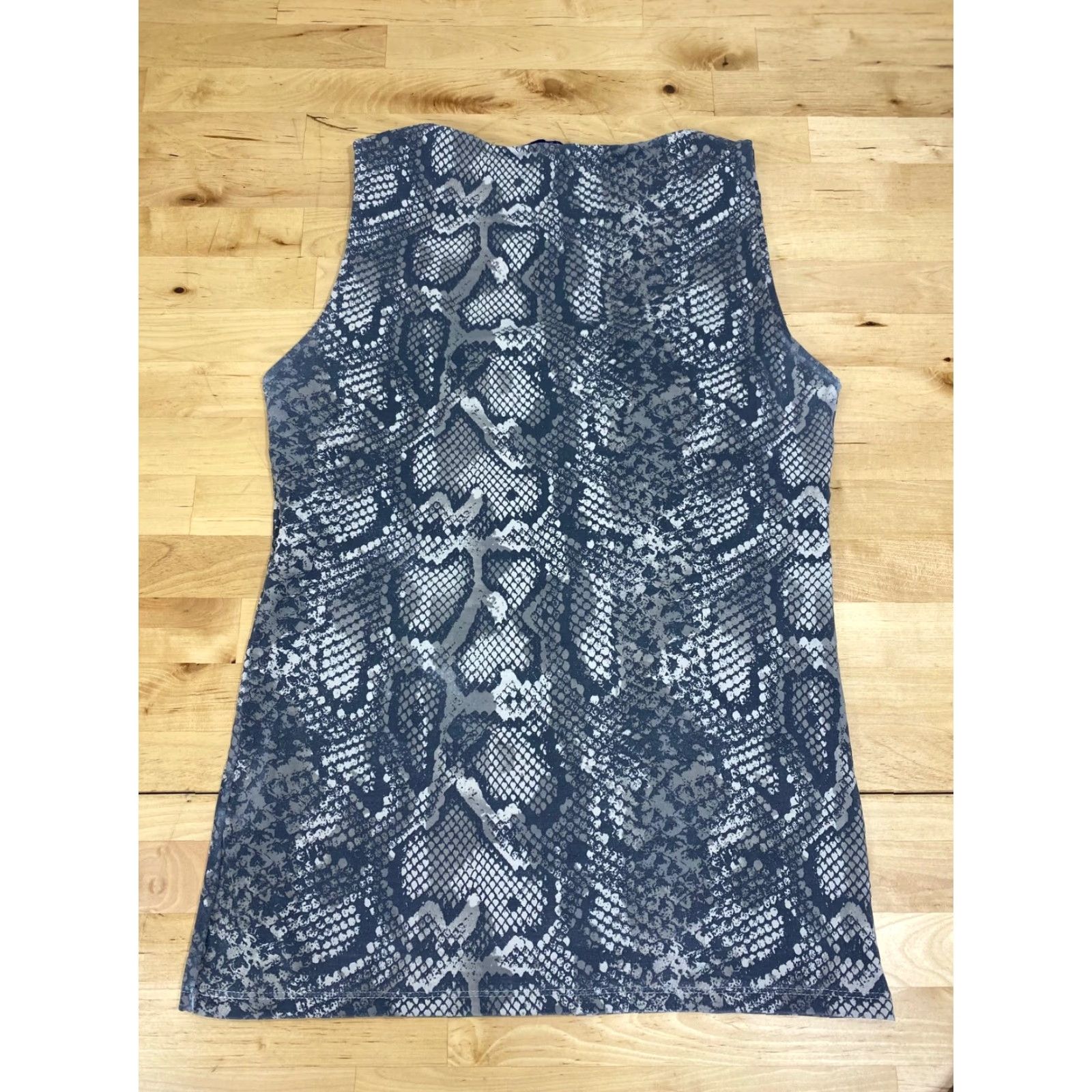 Zara Zara Blouse Shirt Women V-Neck Sleeveless Satin Polyester Multicolor Animal Print Top Size S (Regular) 1196 Size S / US 4 / IT 40 - 8 Thumbnail