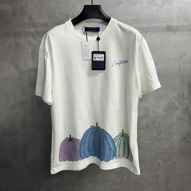 Louis Vuitton Louis Vuitton Men's White Cotton T-Shirt 0089 Size US L / EU 52-54 / 3 - 1 Thumbnail