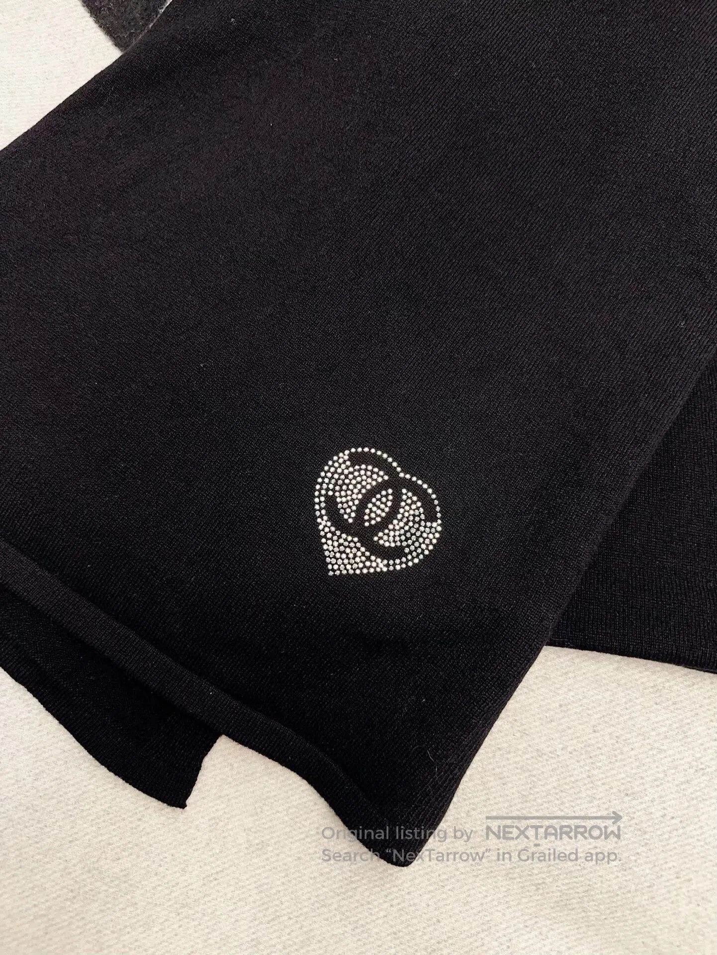Chanel black cashmere scarf with diamond heart. Size ONE SIZE - 3 Thumbnail