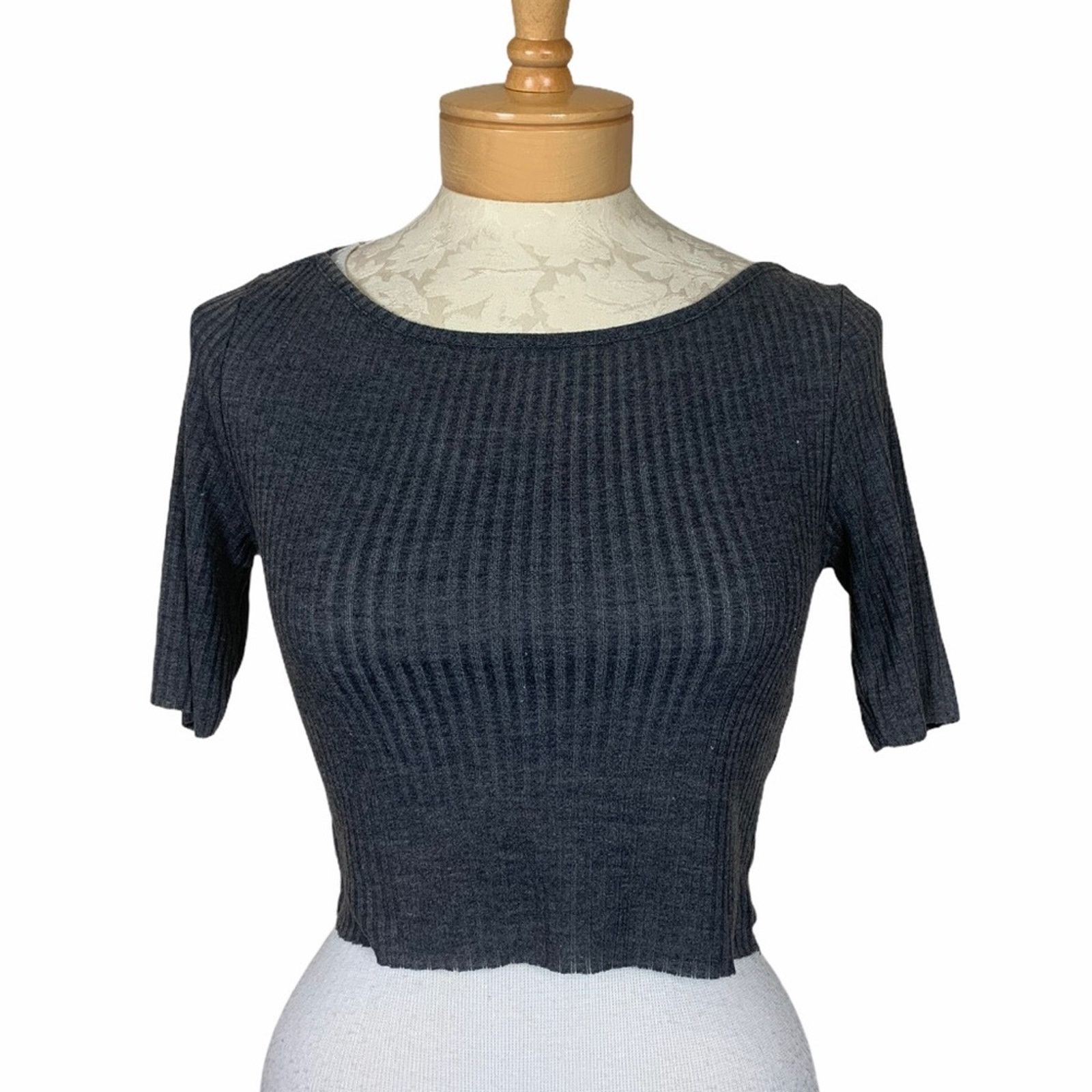 Topshop Topshop Ribbed Short Sleeve Cropped Top Gray 4 Size S / US 4 / IT 40 - 1 Thumbnail