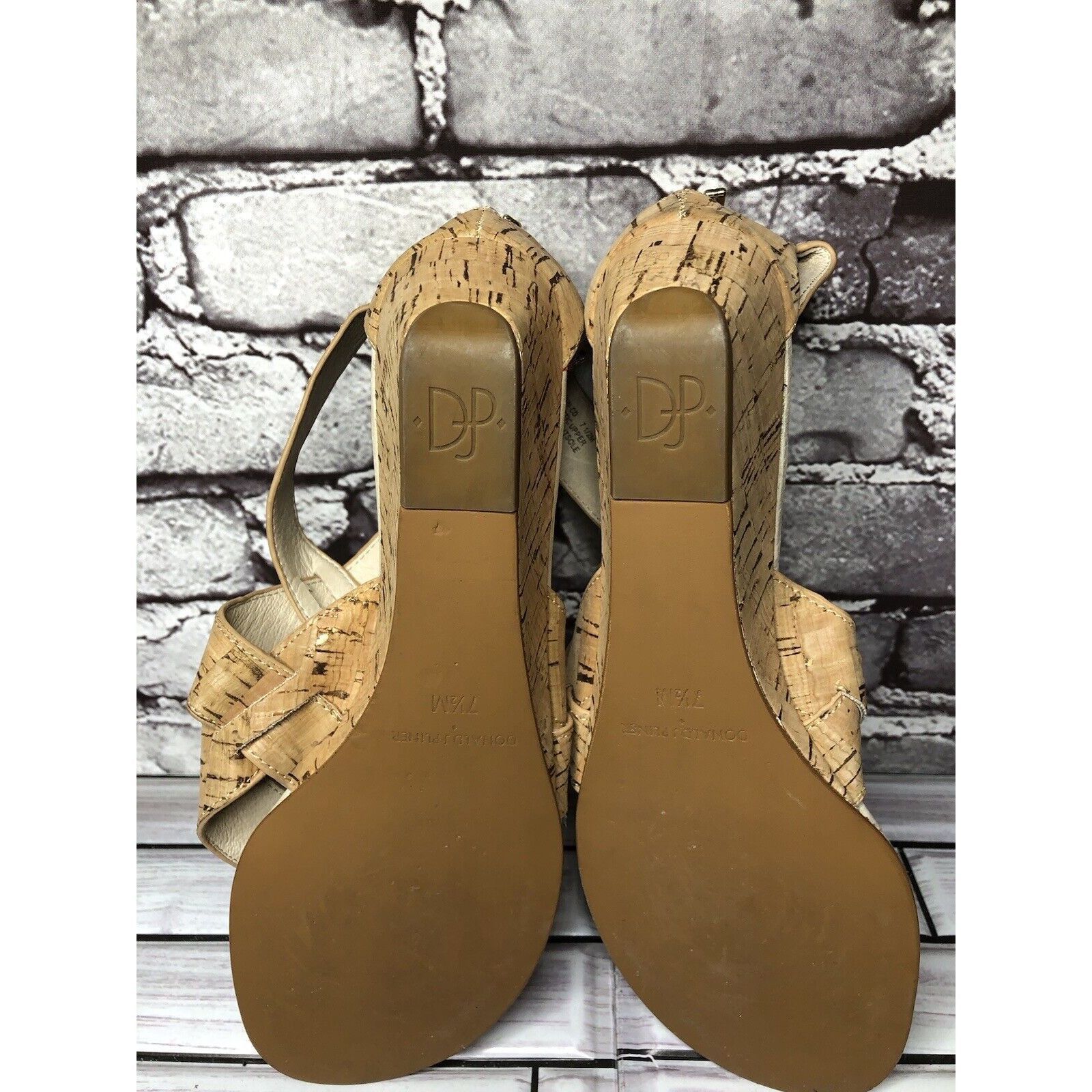 Donald Pliner Donald Pliner Deann Tan Cork Wedge Back Zipper Sandals Women Size US 7.5 / IT 37.5 - 18 Thumbnail