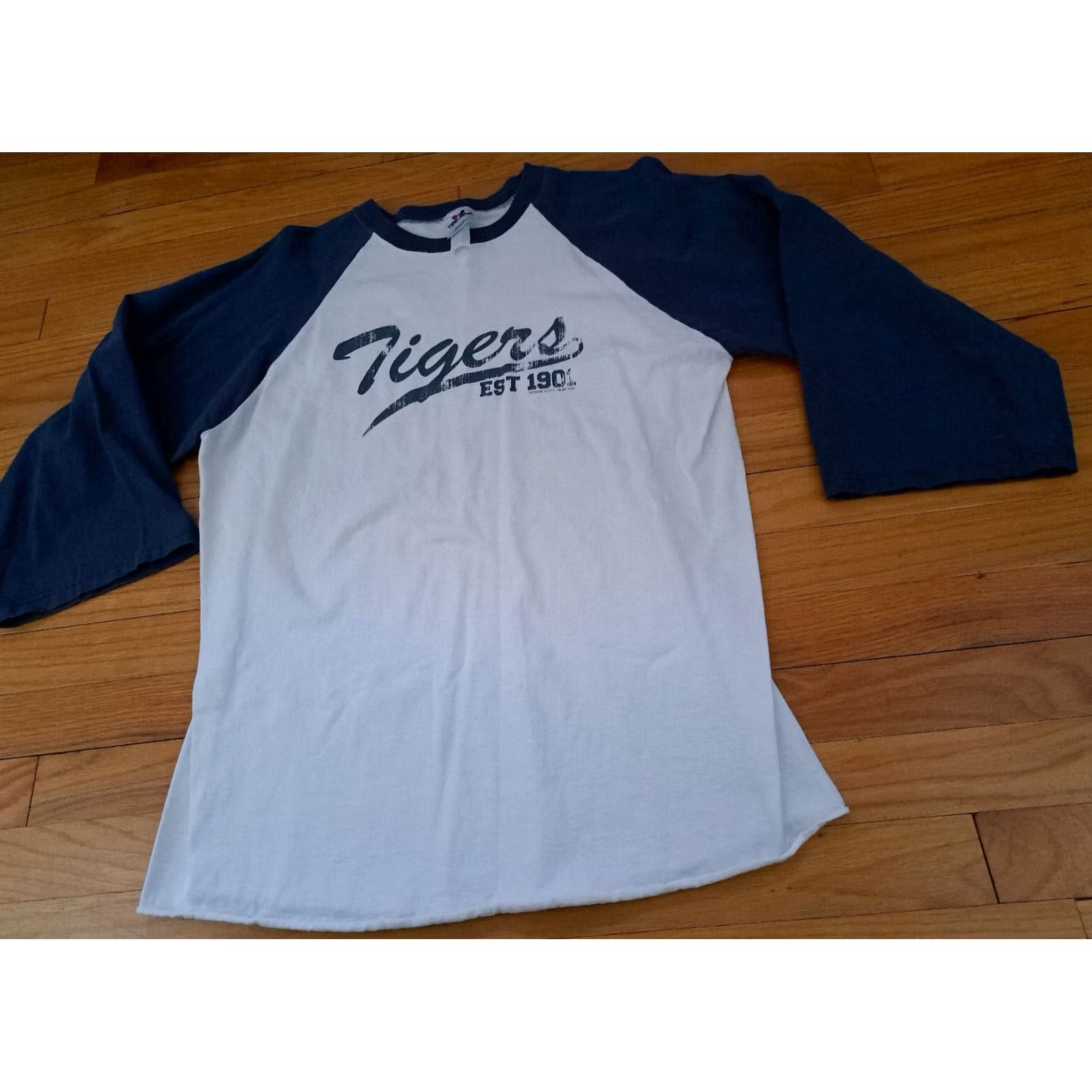 TEE JAYS VINTAGE Tee Jays Detroit Tigers Baseball Jersey USA made T-Shirt Large Crew Neck 3/4 Sleeve Unisex Adults Blue&White Cotton Jersey Size US L / EU 52-54 / 3 - 4 Thumbnail