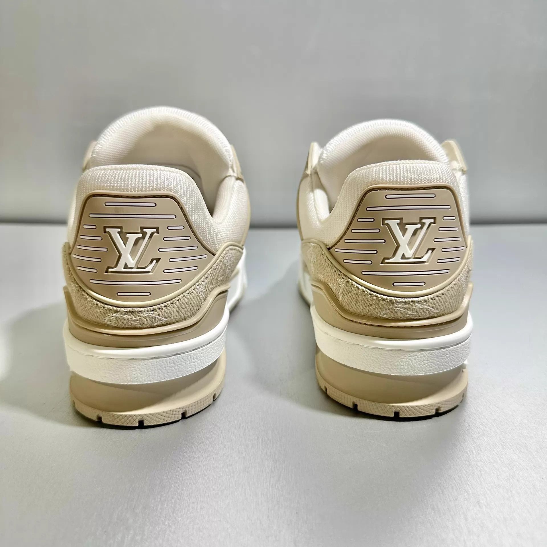 Louis Vuitton Louis Vuitton Trainer new beige denim EU36 worn once Size US 5.5 / IT 35.5 - 5 Thumbnail