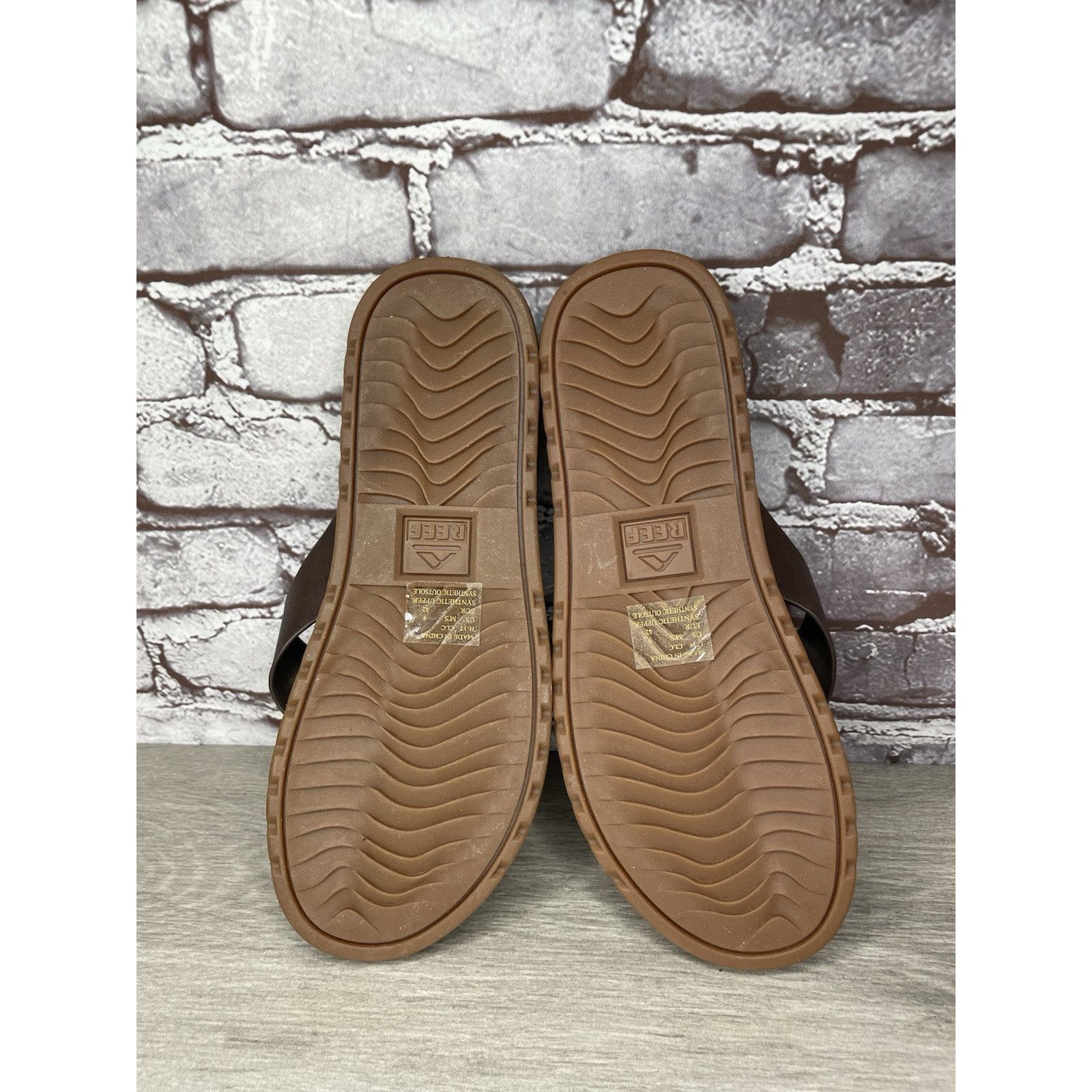 REEF Reef Brown Leather Casual Beach Flip Flops Thong Sandals Men Size US 9 / EU 42 - 13 Thumbnail
