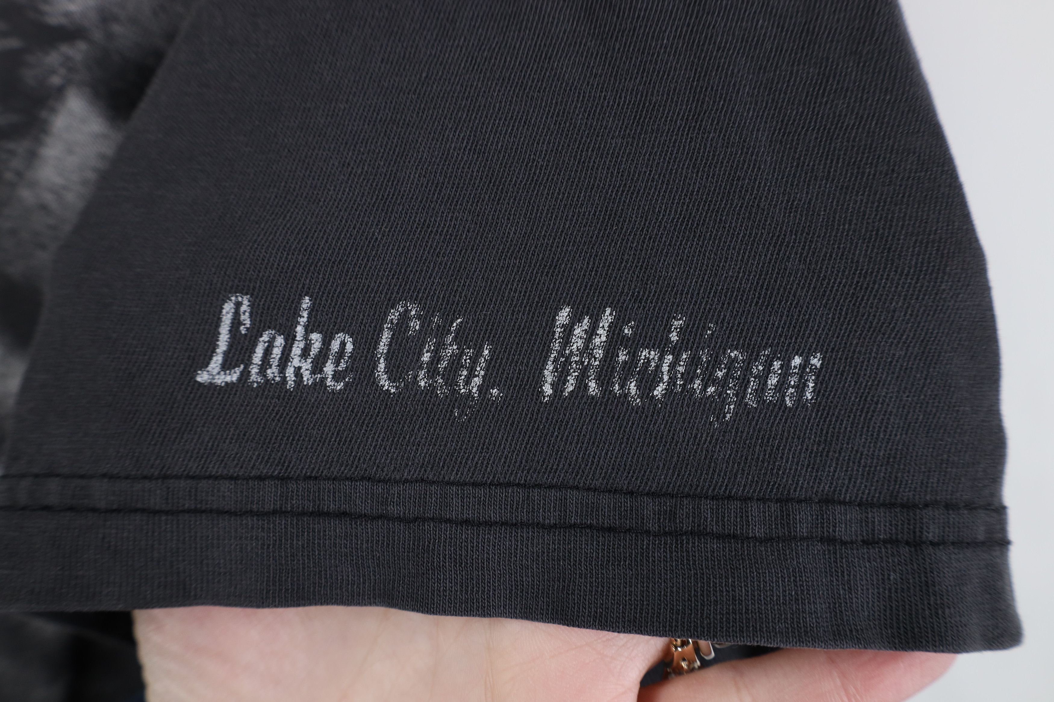 Vintage Vintage 90s Streetwear Michigan Nature T-Shirt Black Cotton Size US L / EU 52-54 / 3 - 4 Thumbnail
