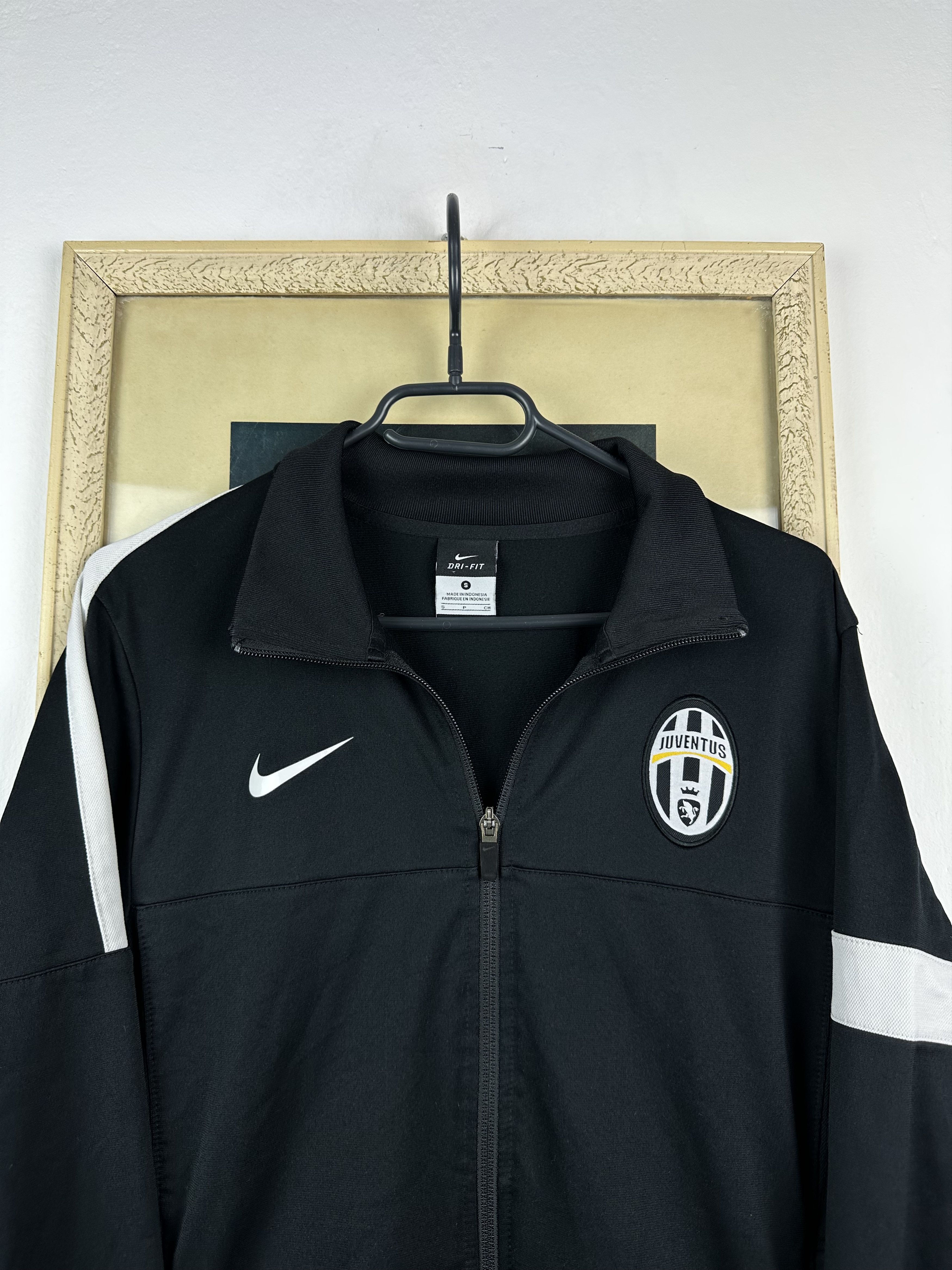 Nike Vintage Nike Juventus Football Jacket Soccer Track Top Size US S / EU 44-46 / 1 - 2 Thumbnail