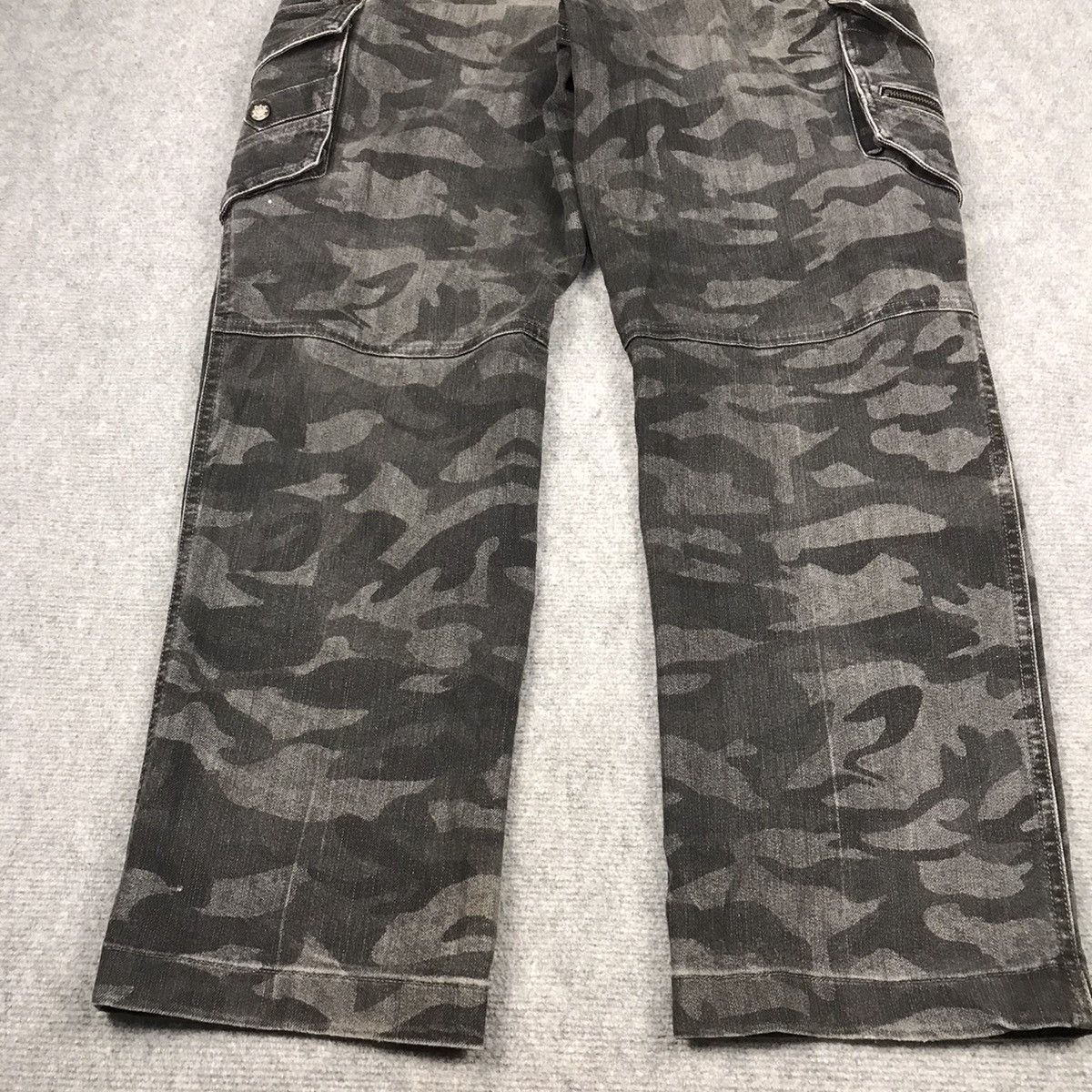 Japanese Brand JAPANESE CARGO POCKET BLACK CAMO FADED PANTS Size US 30 / EU 46 - 9 Thumbnail