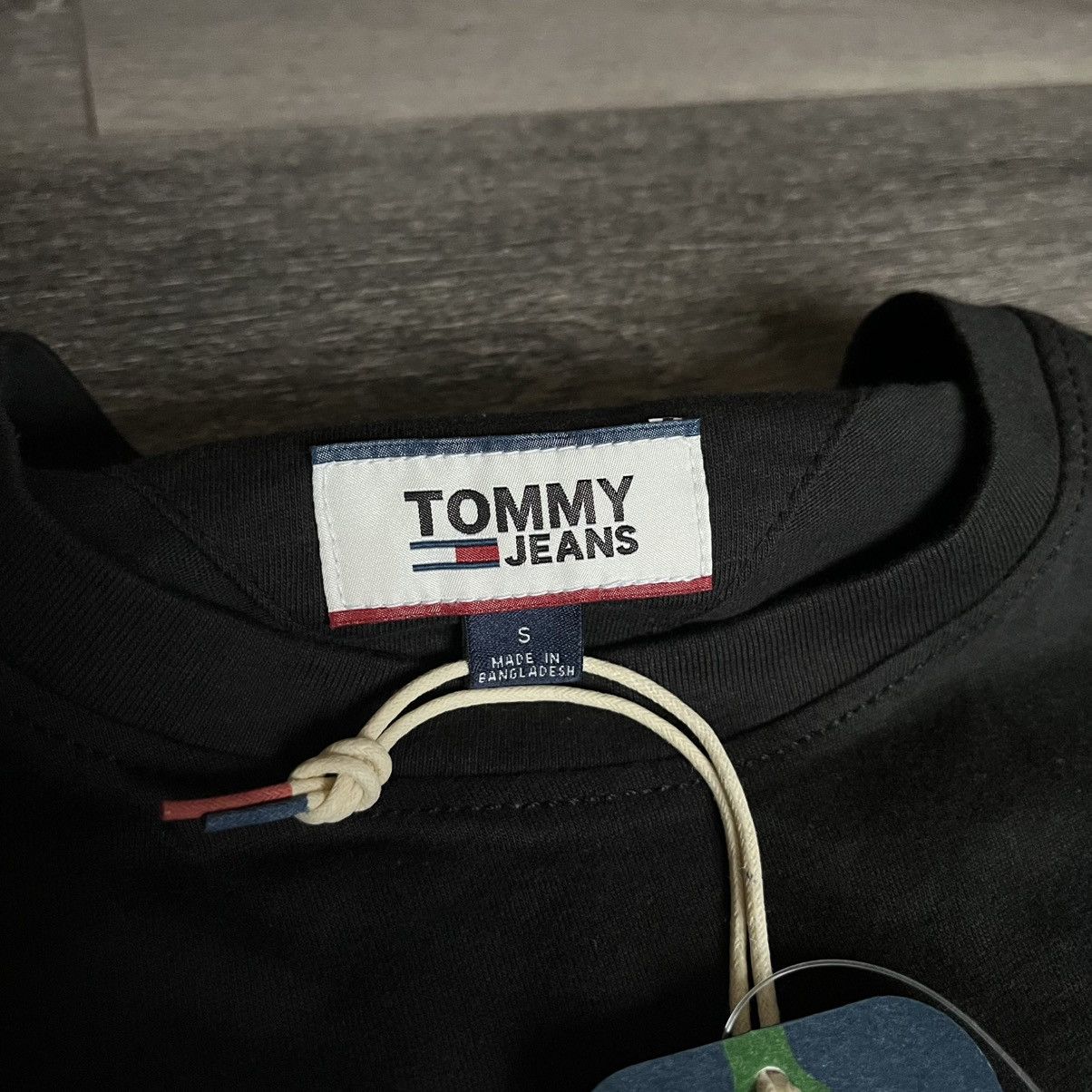 Tommy Hilfiger × Tommy Jeans New Vintage Style Tommy Jeans Hilfiger Basic Logo Tee Shirt Size US S / EU 44-46 / 1 - 5 Thumbnail