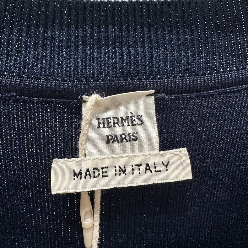 Hermes Hermes V-neck Dark Patterned Silk Long Sleeve Size S / US 4 / IT 40 - 3 Thumbnail