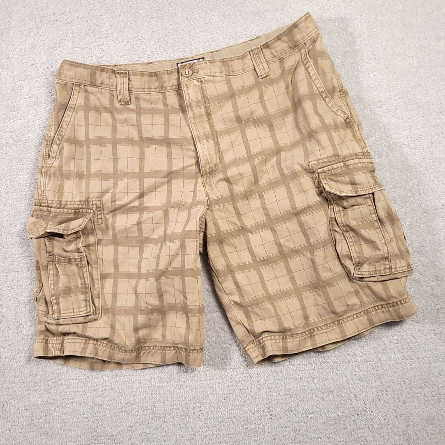 Izod VINTAGE Izod Cargo Shorts Mens 38 Tan Check Flat Front 90s Mens Regular 100% Cotton Beige Pocket Zipper Button Casual Travel Summer Spring Fall Size US 38 / EU 54 - 2 Thumbnail