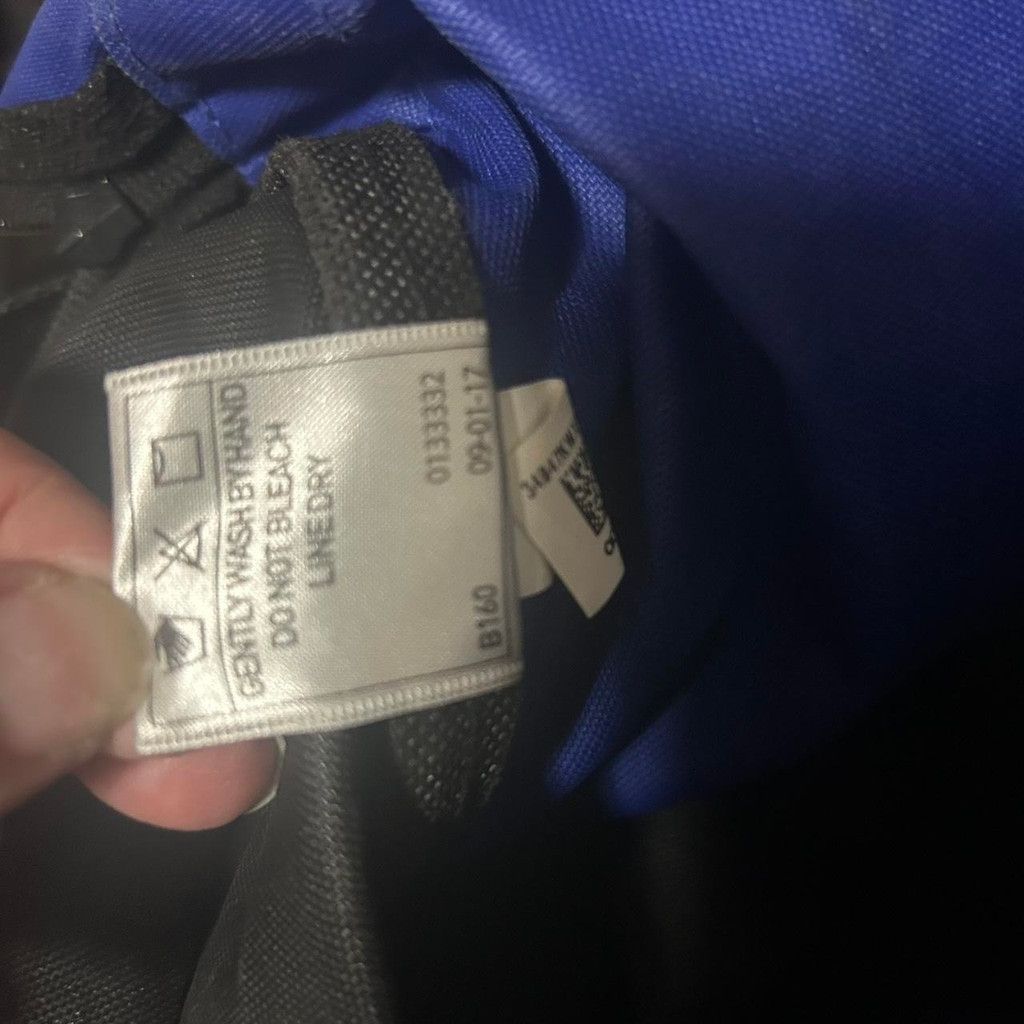 Adidas Adidas duffle gym bag it’s new w tags but the tag is torn Size ONE SIZE - 6 Thumbnail