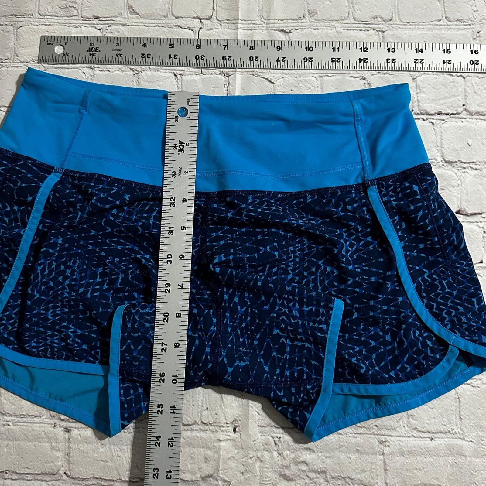 Lululemon lululemon shorts size 4 Size 26" / US 2 / IT 38 - 5 Thumbnail