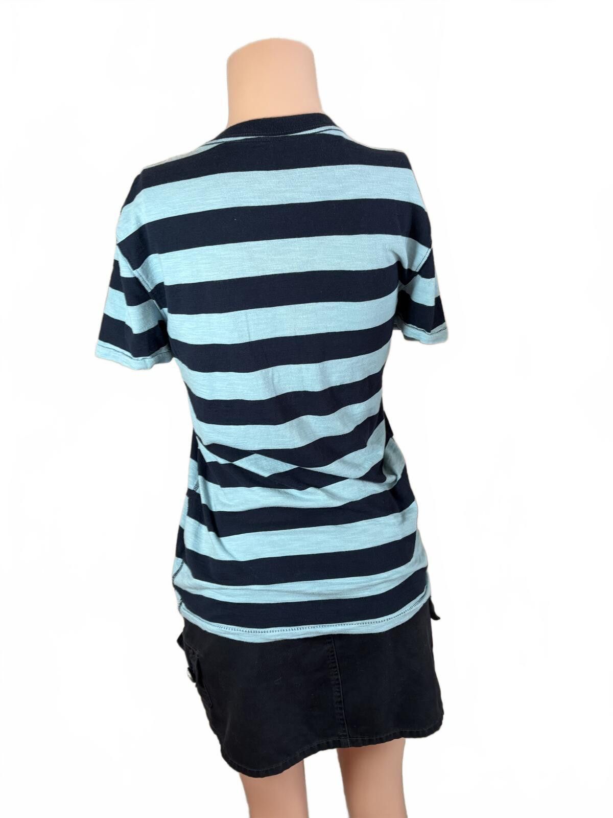 American Eagle Outfitters American Eagle Y2K Blue and Navy Striped V-Neck T-Shirt XS Size 32" / US 10 / IT 46 - 5 Thumbnail