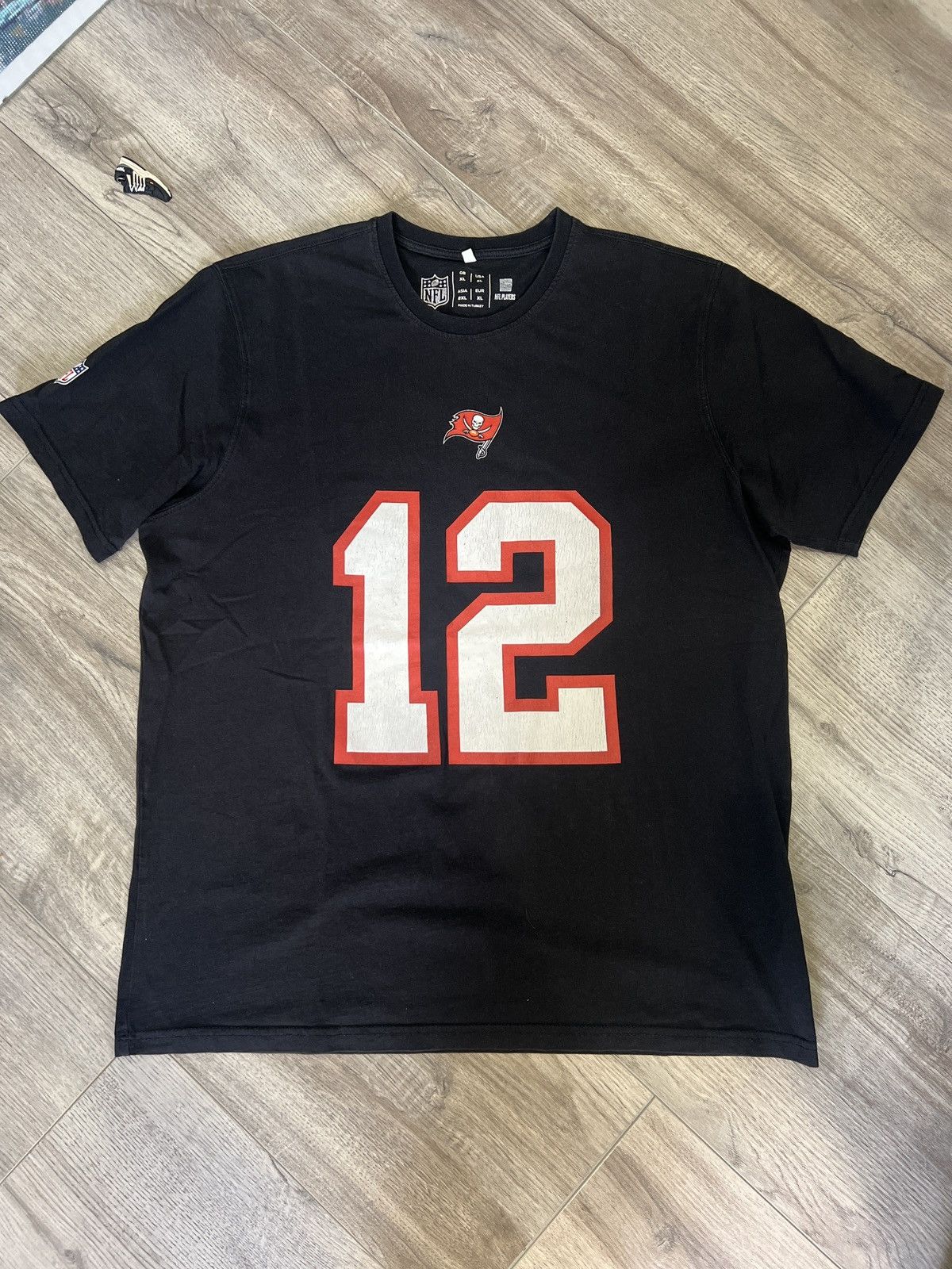 NFL × Vintage vintage NFL t-shirt with large Brady logo Size US XL / EU 56 / 4 - 1 Thumbnail