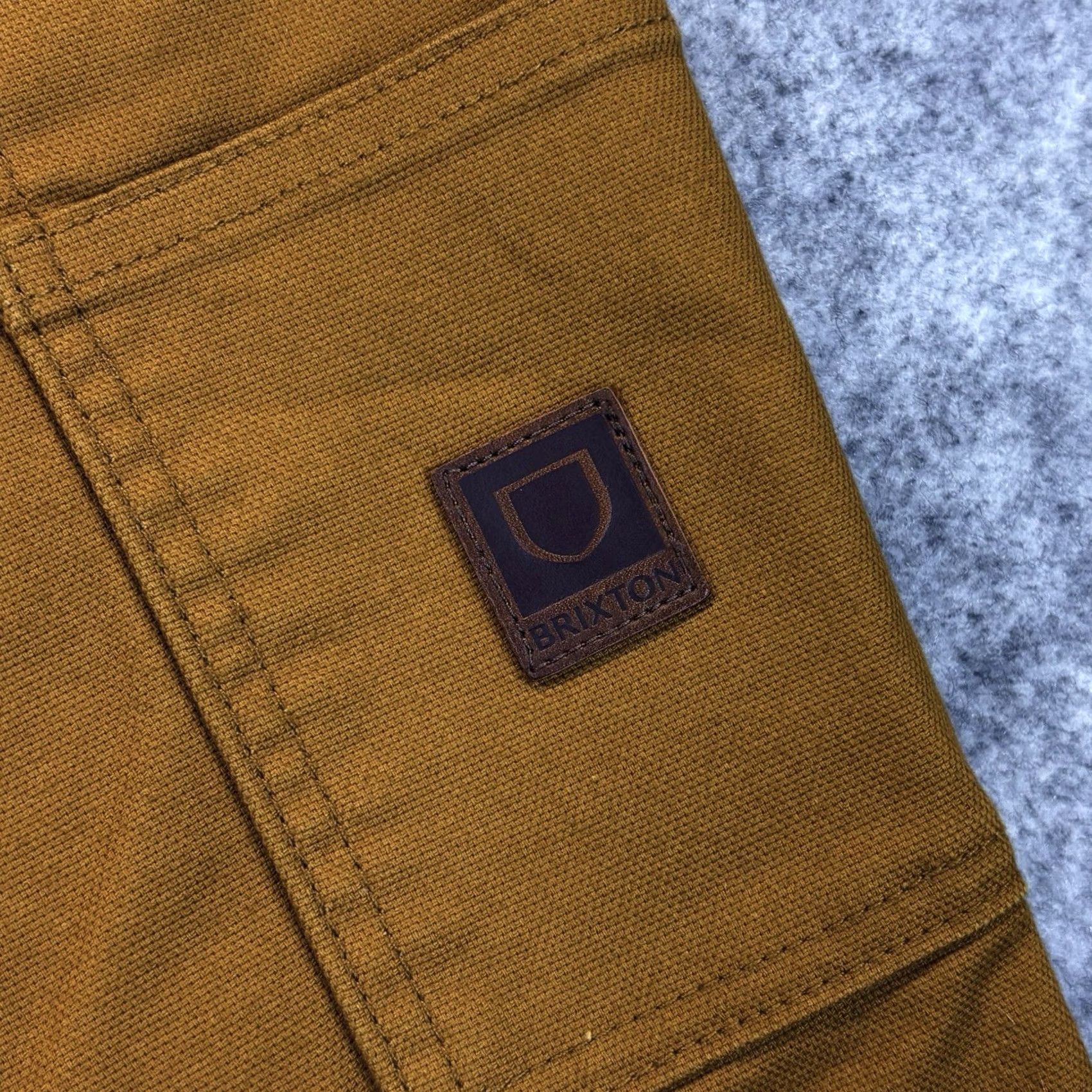 Brixton VINTAGE? No — Brixton Builder Carpenter Stretch Pant Work Trousers W30” Golden Brown New Mens Shirt? Size US 30 / EU 46 - 6 Thumbnail
