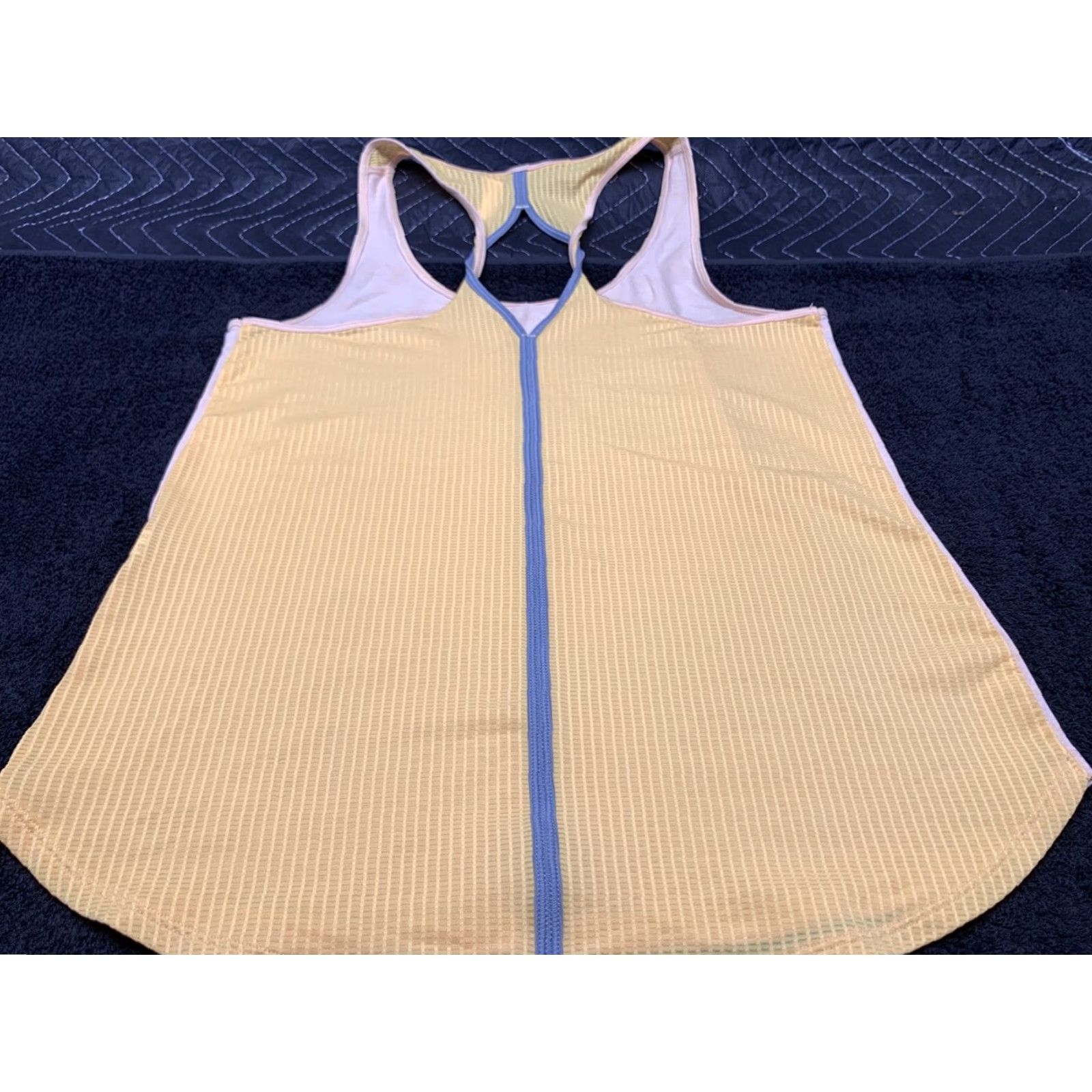 Nike Nike Tank Top Women Size S Yellow Workout Sleeveless Size S / US 4 / IT 40 - 3 Thumbnail
