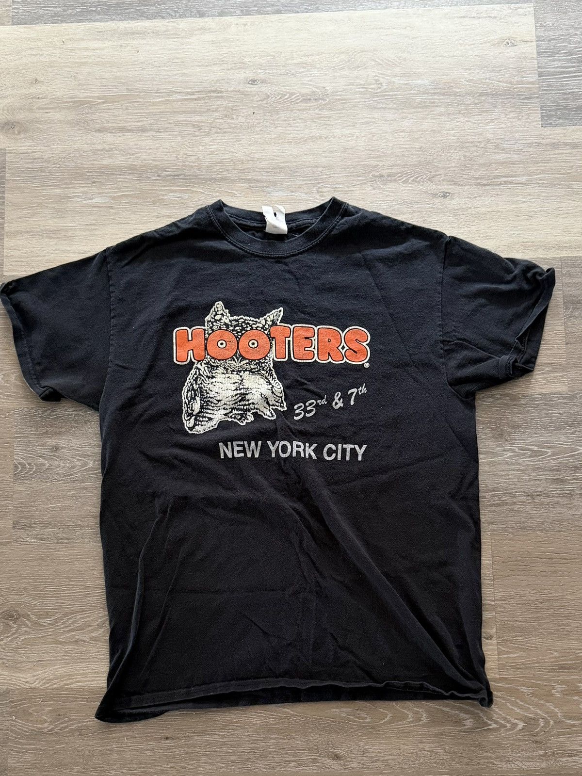 Vintage Hooters “new york” tshirt Size US M / EU 48-50 / 2 - 1 Thumbnail
