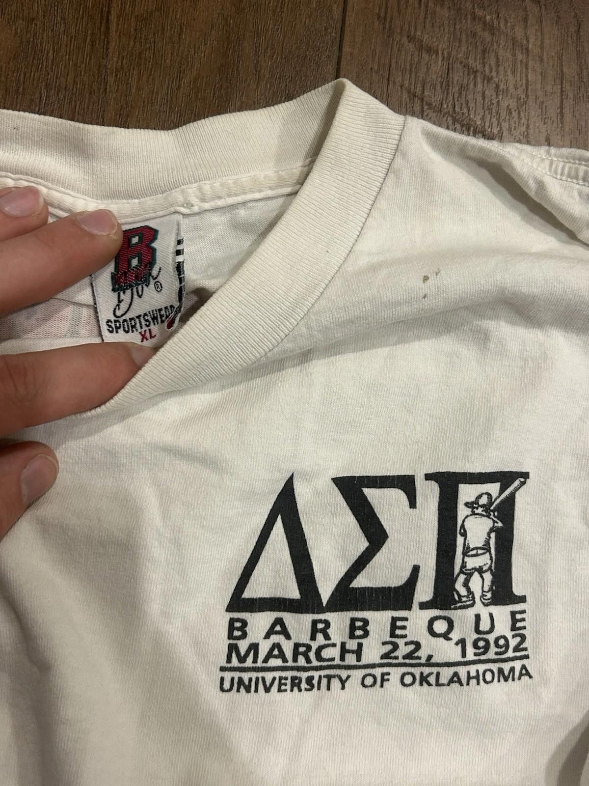 Delta Vintage 90s Oklahoma Sooners Fraternity T-Shirt Boxy L 23x24 Size US L / EU 52-54 / 3 - 4 Thumbnail