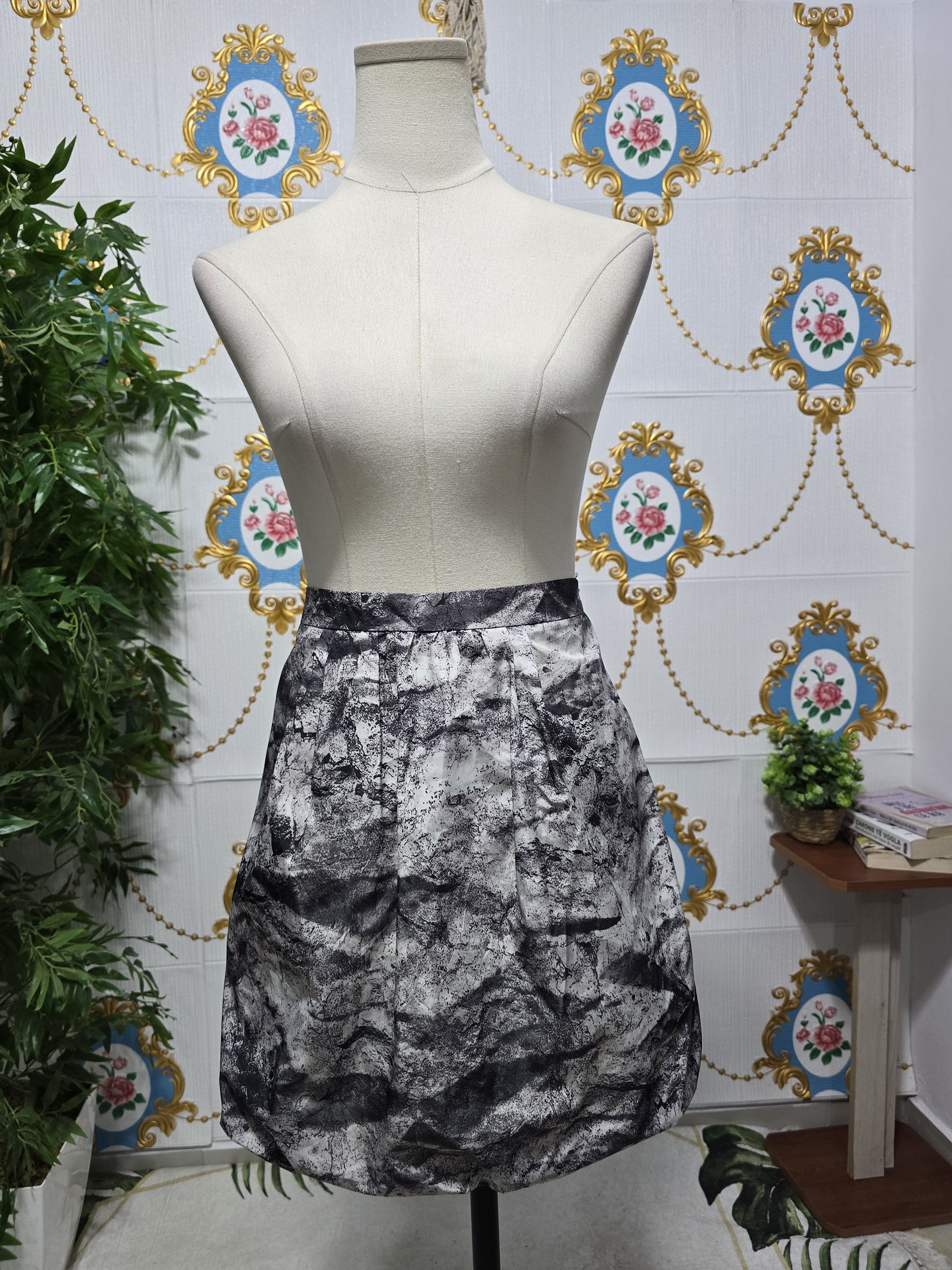 Moschino MOSCHINO beautiful skirt for women 😍 Size 30" / US 8 / IT 44 - 1 Thumbnail