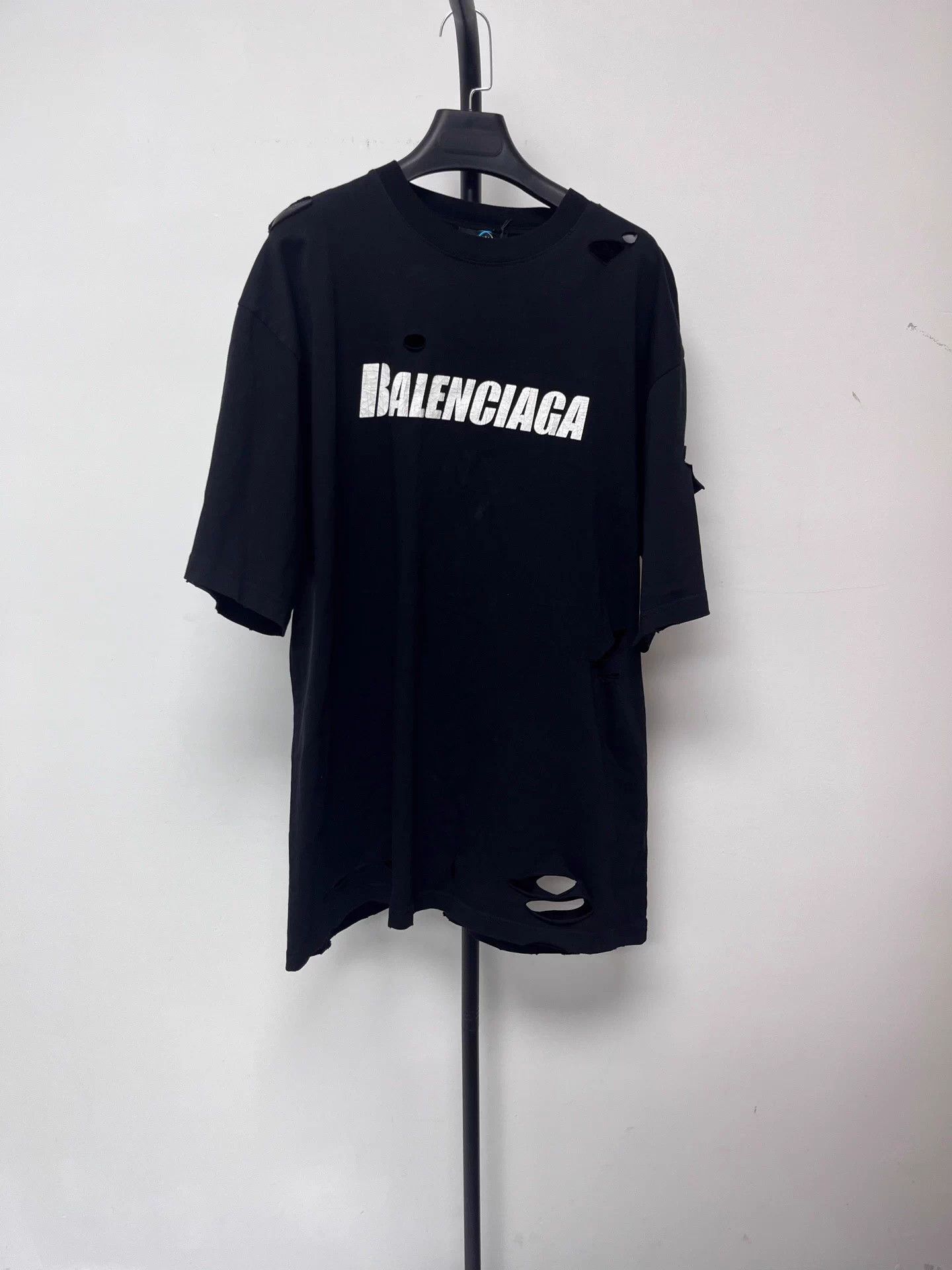 Balenciaga Balenciaga logo print distressed black men's XS Tee Size US XS / EU 42 / 0 - 1 Thumbnail