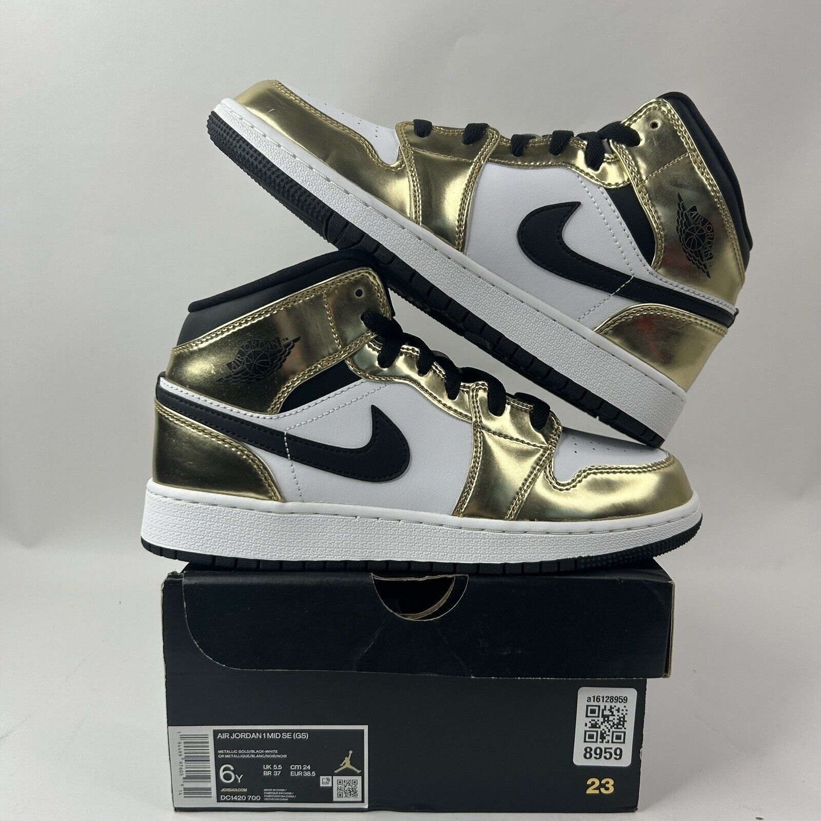 Nike Nike Shoes Air Jordan 1 Retro Mid SE “Metallic Gold” 2024 Size US 7.5 / IT 37.5 - 1 Thumbnail
