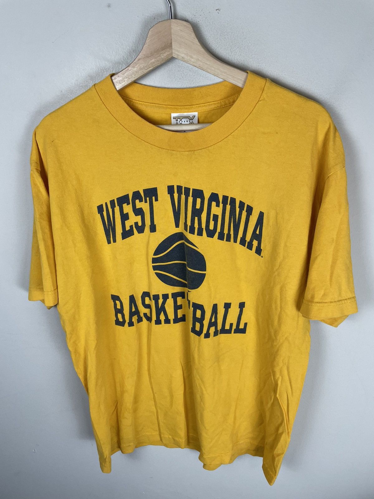 Vintage Vintage West Virginia Basketball Tee Size US L / EU 52-54 / 3 - 1 Thumbnail