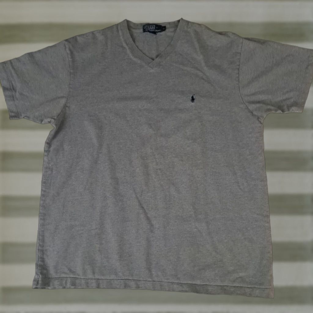 Ralph Lauren VINTAGE Ralph Lauren XL V-Neck Short Sleeve Shirt grey Polo Unisex Adults T-Shirt Short Sleeve Solid Gray 28in long 24in pit to pit Size US XL / EU 56 / 4 - 1 Thumbnail