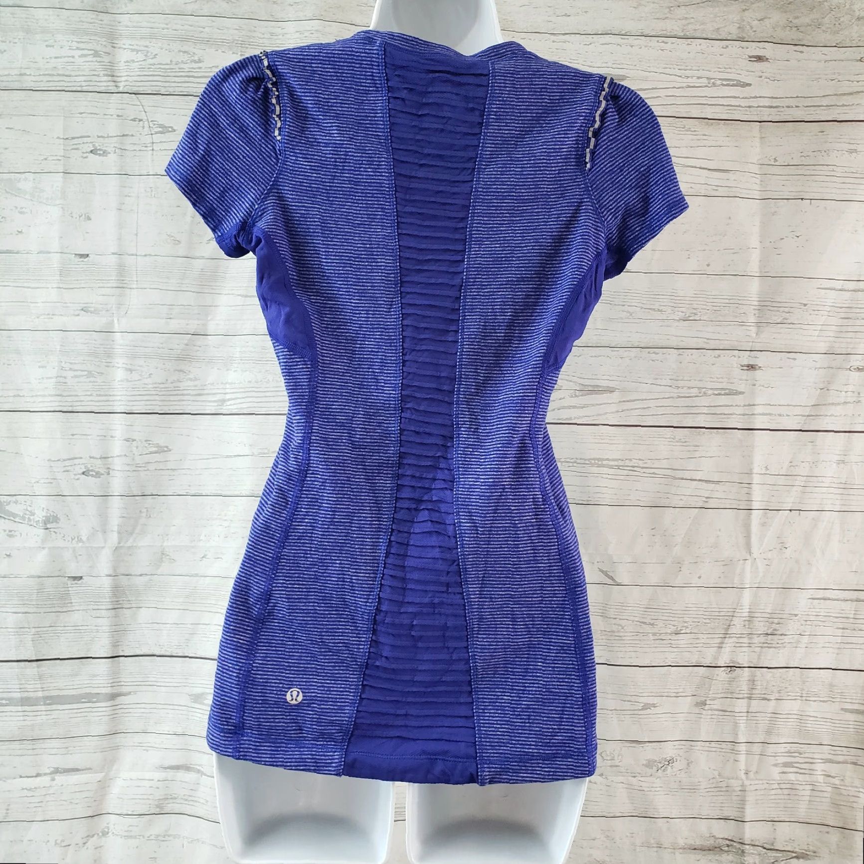 Lululemon Lululemon Womens Star Runner Shirt Sz 6 Blue Striped Short Sleeve Shirt Womens 6 Blue Striped Activewear Casual 90s? Size M / US 6-8 / IT 42-44 - 4 Thumbnail