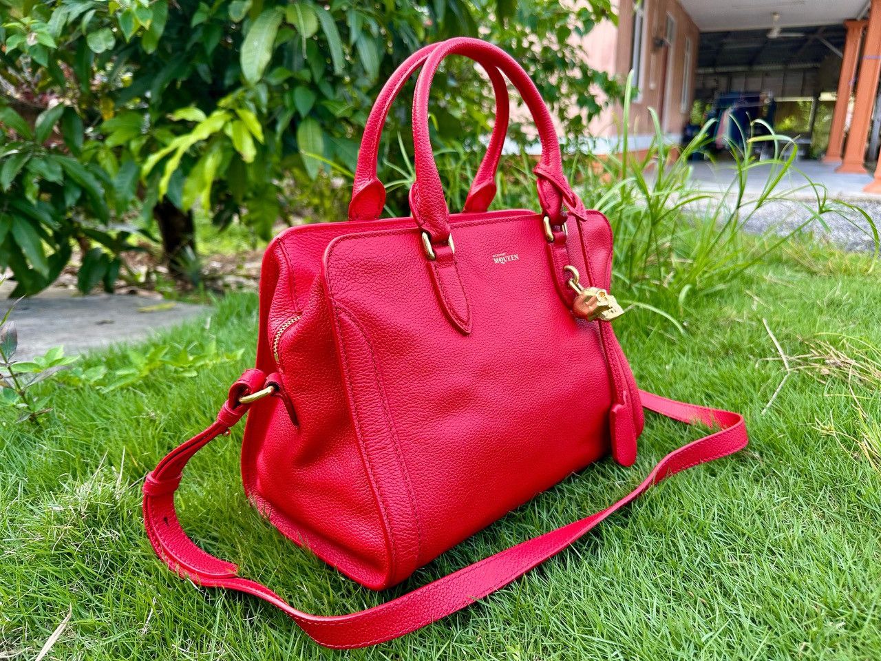 Alexander McQueen Authentic Alexander McQueen Pebbled Leather Tote Bag Size ONE SIZE - 2 Thumbnail