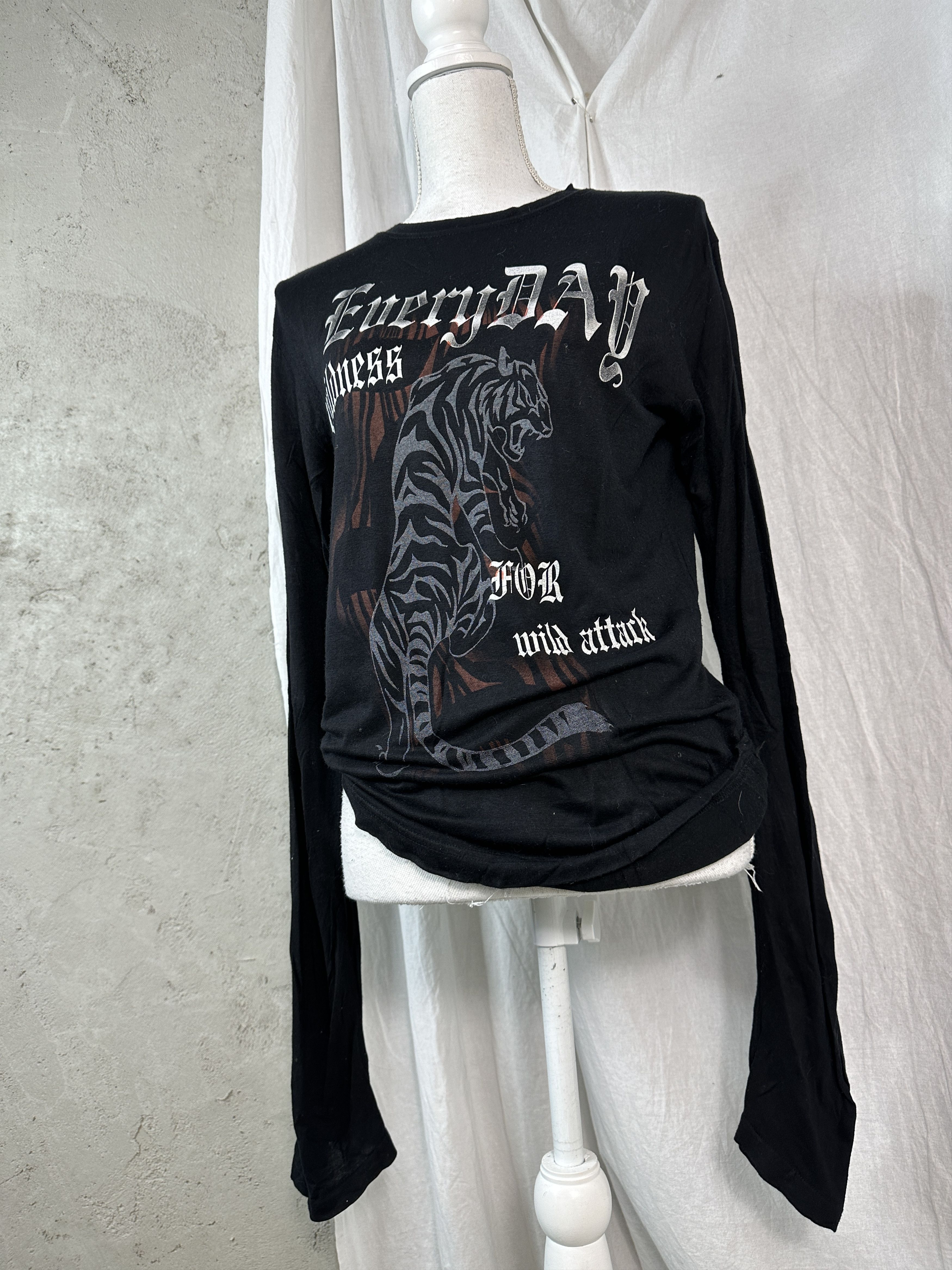 Vintage Longsleeve 00s Tiger Y2K Size US M / EU 48-50 / 2 - 5 Thumbnail