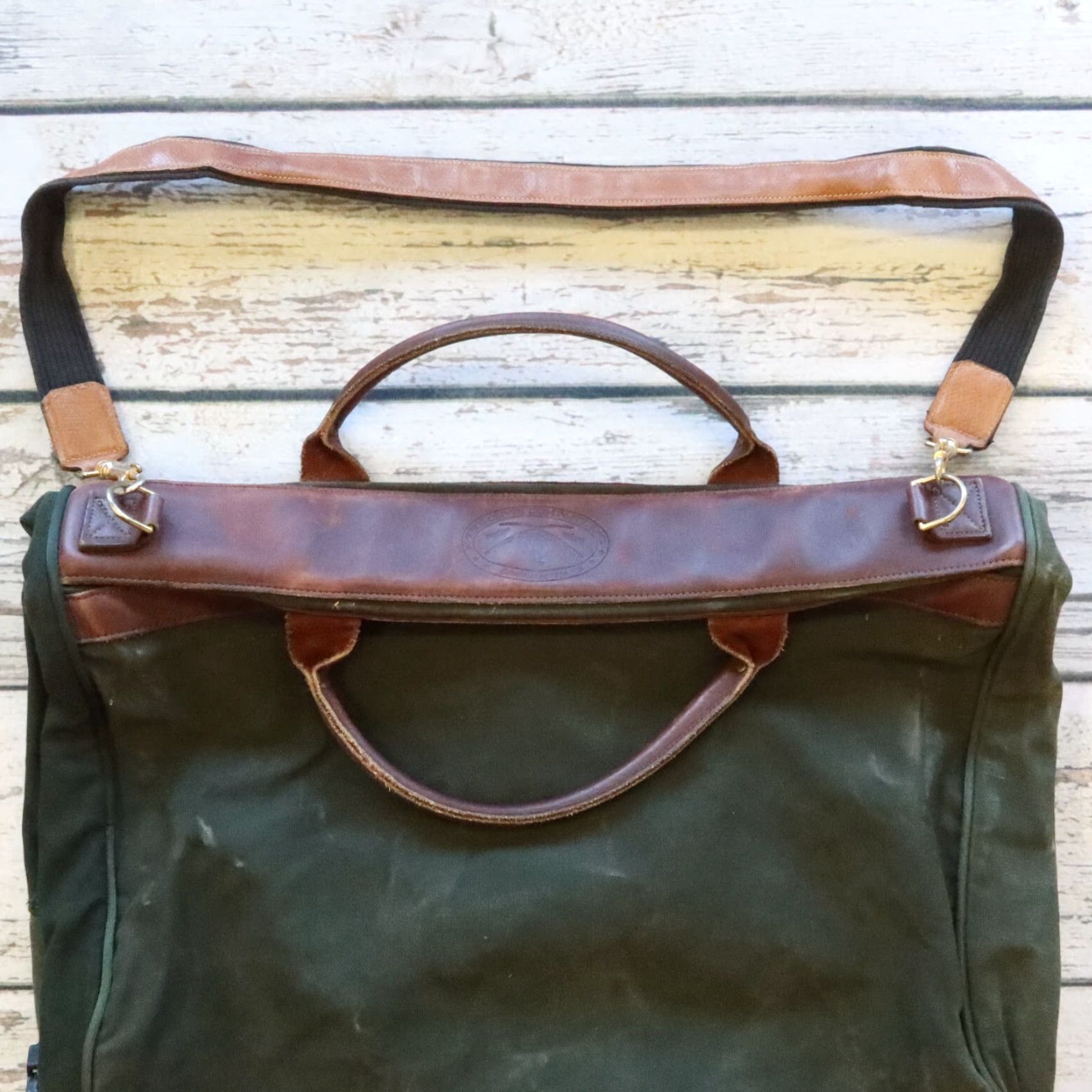 Orvis VINTAGE The Orvis Company Battenkill Garment Bag Leather Green Canvas Garment Bag Mens Green 40" 20" 4" Measurements Size ONE SIZE - 3 Thumbnail