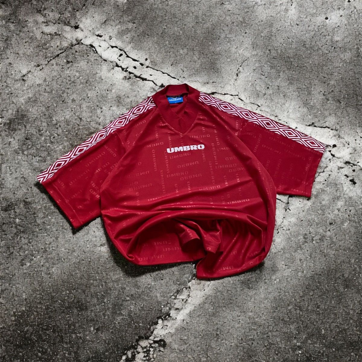 Umbro T-shirt Umbro 90’s tag red monogram super rare Size US L / EU 52-54 / 3 - 1 Thumbnail