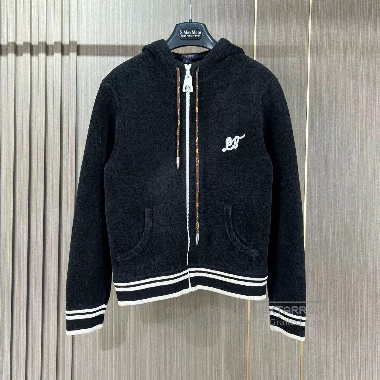 Louis Vuitton louis vuitton velvet embroidered hoodie. Size XS / US 0-2 / IT 36-38 - 1 Thumbnail