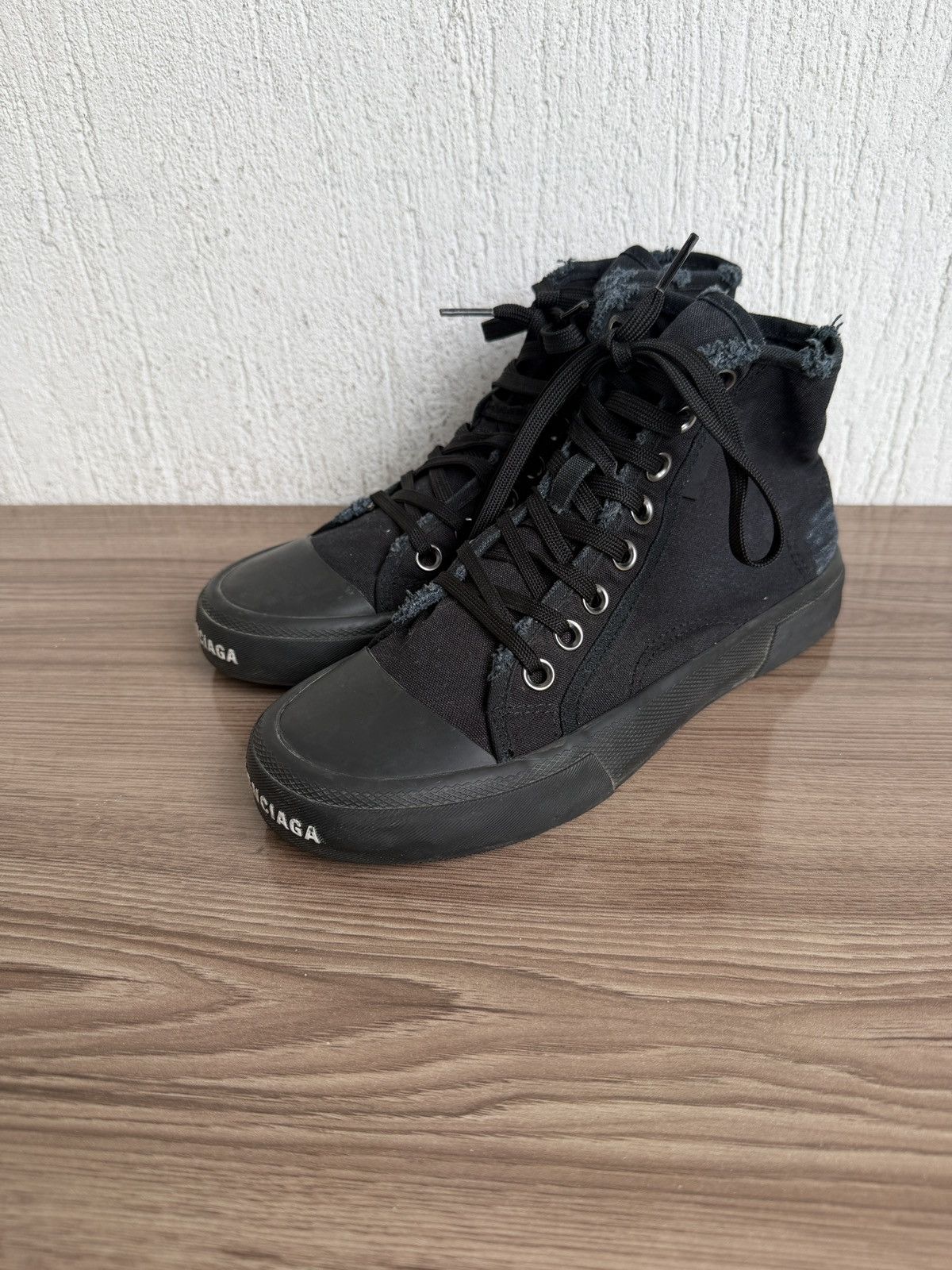 Balenciaga Distress paris sneaker Size US 7 / IT 37 - 1 Thumbnail