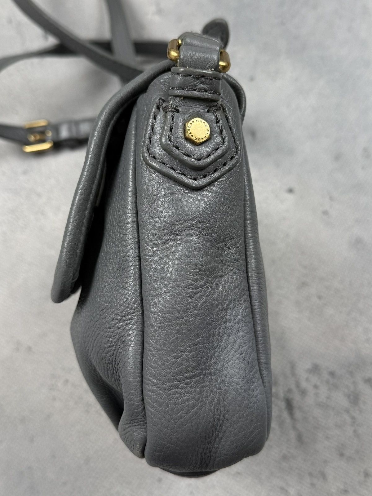 Marc by Marc Jacobs Marc By Marc Jacobs Grey Leather Crossbody Shoulder Bag y2k Size ONE SIZE - 5 Thumbnail