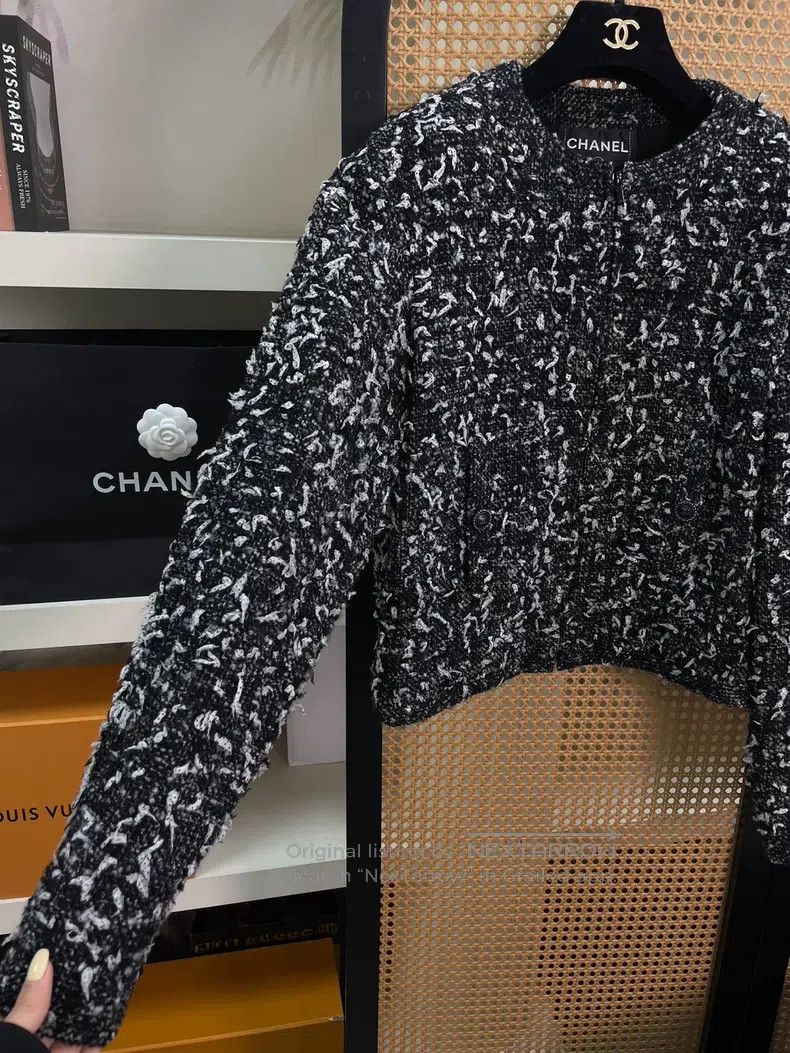 Chanel Chanel 19B black and white snowflake tweed zipper jacket Size XS / US 0-2 / IT 36-38 - 3 Thumbnail
