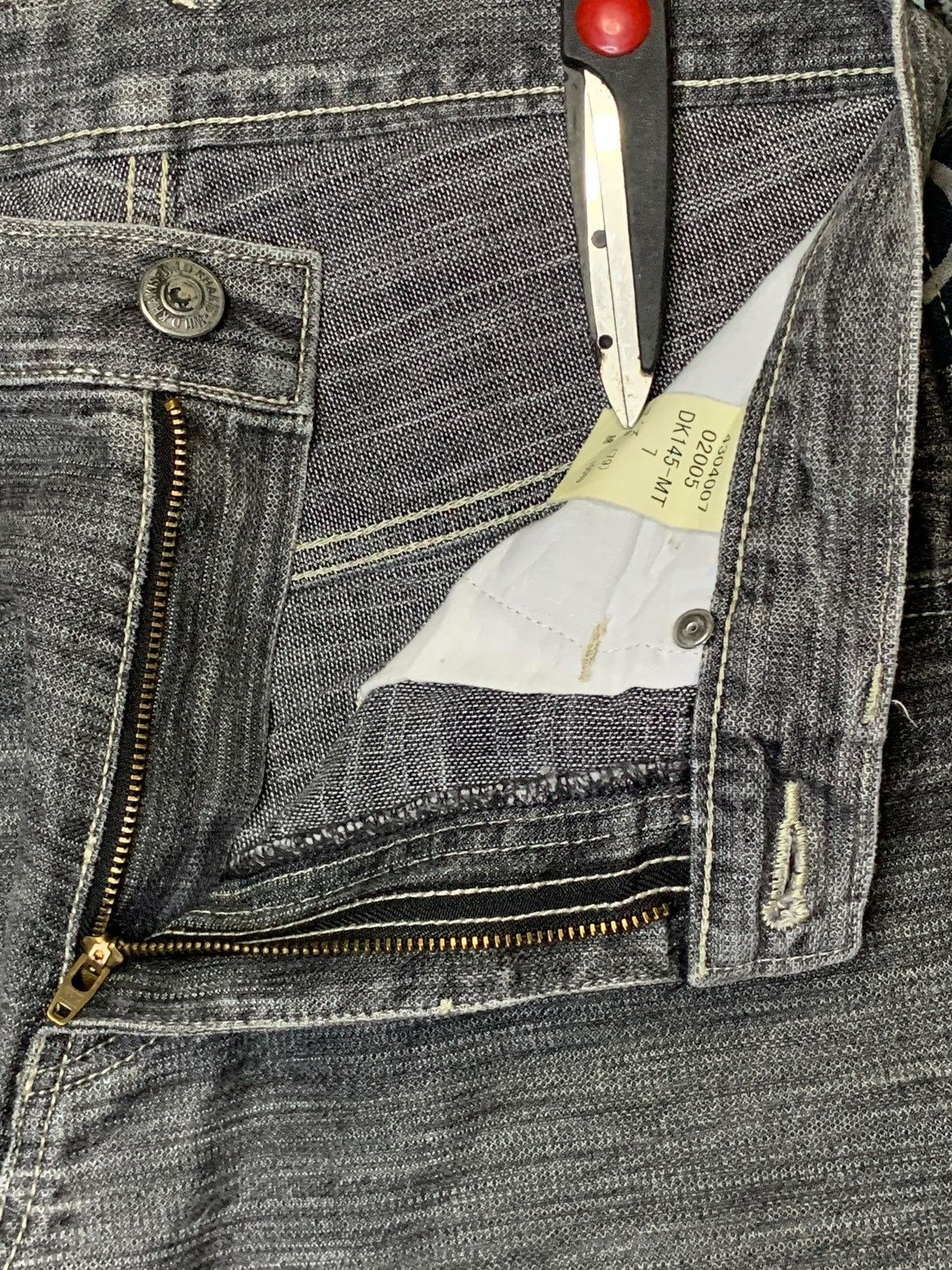 Japanese Brand Vintage Japanese Brand Karakuri Faded Style Loose Jeans Size US 30 / EU 46 - 9 Thumbnail
