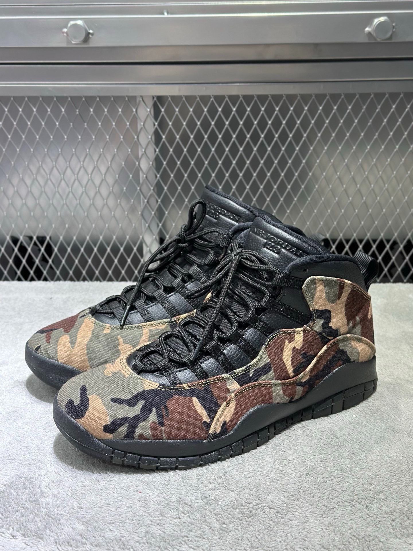 Nike Nike Retro Lowtop Sneakers 44.5 Men Size US 11 / EU 44 - 1 Thumbnail