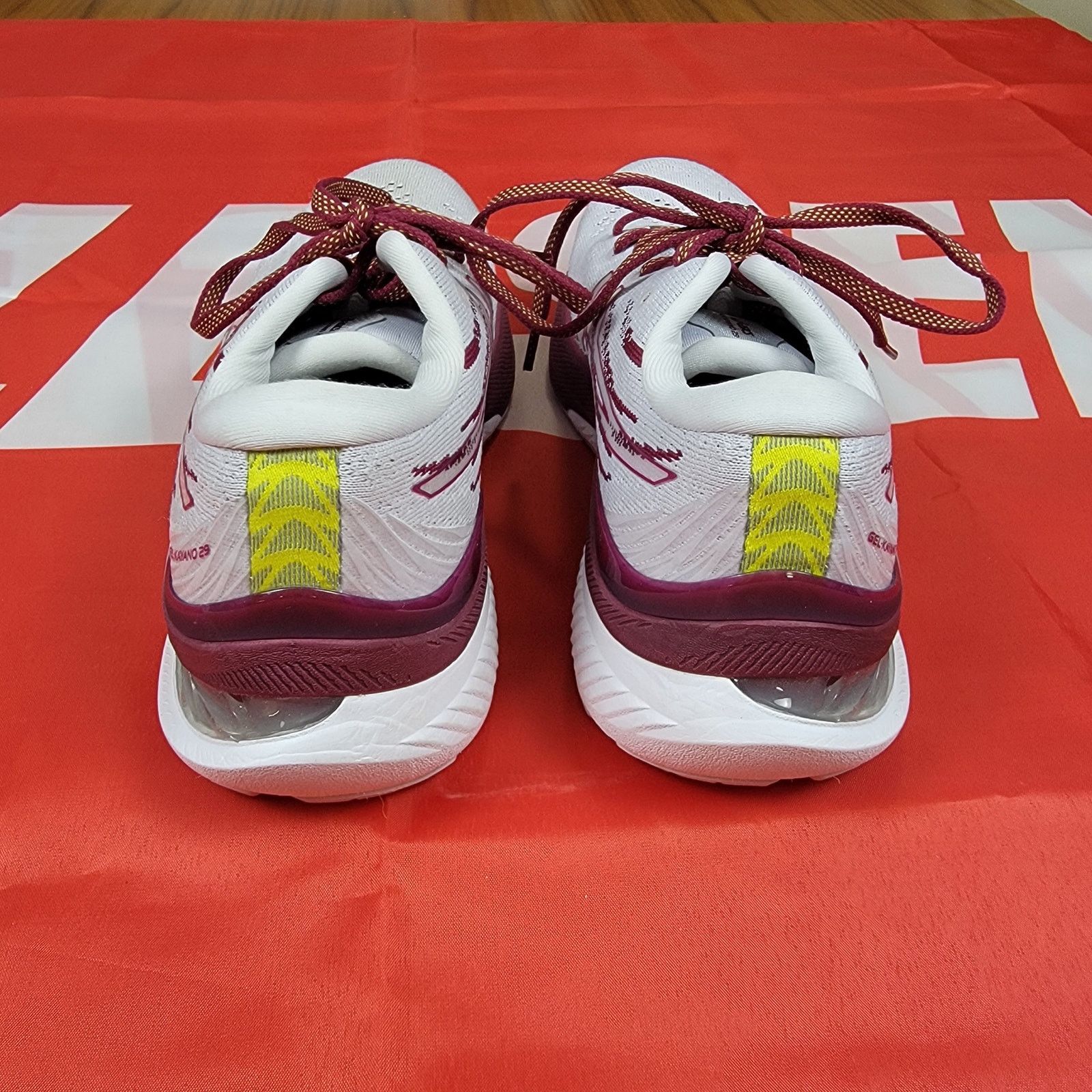 Asics Asics Wmns Gel Kayano 29 Platinum 'Lilac/Berry' Sz 7 (75) Size US 7 / IT 37 - 3 Thumbnail