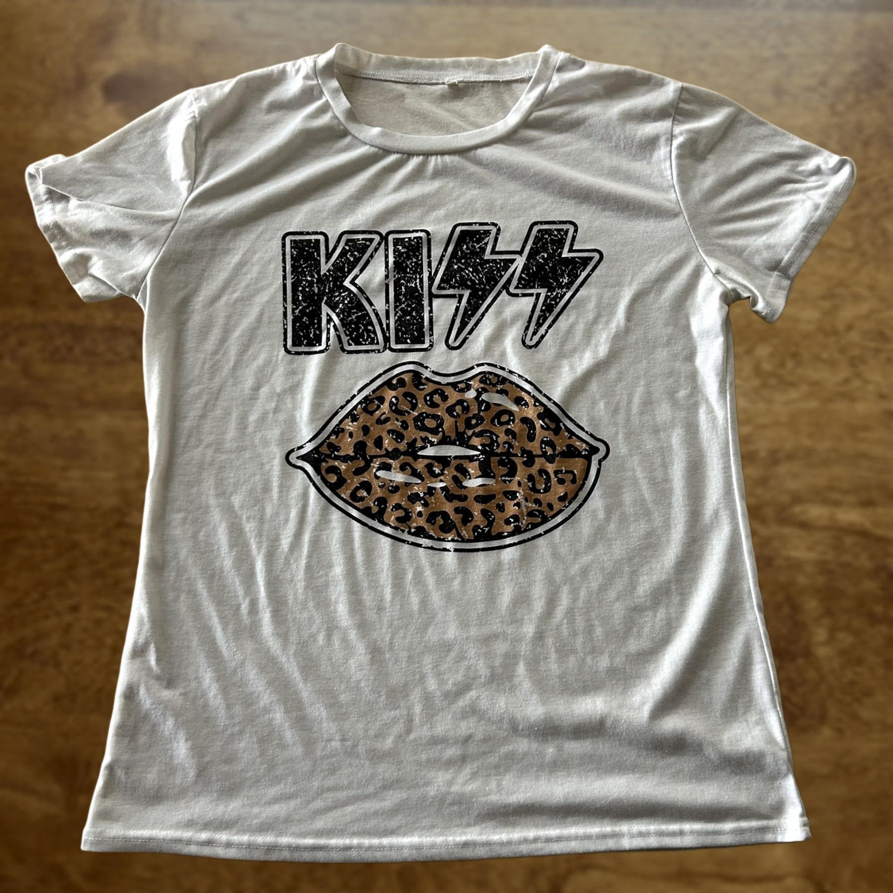 Vintage KISS Shirt Womens Large White Leopard Lips Graphic Band Rock Tee T-Shirt Size L / US 10 / IT 46 - 1 Thumbnail