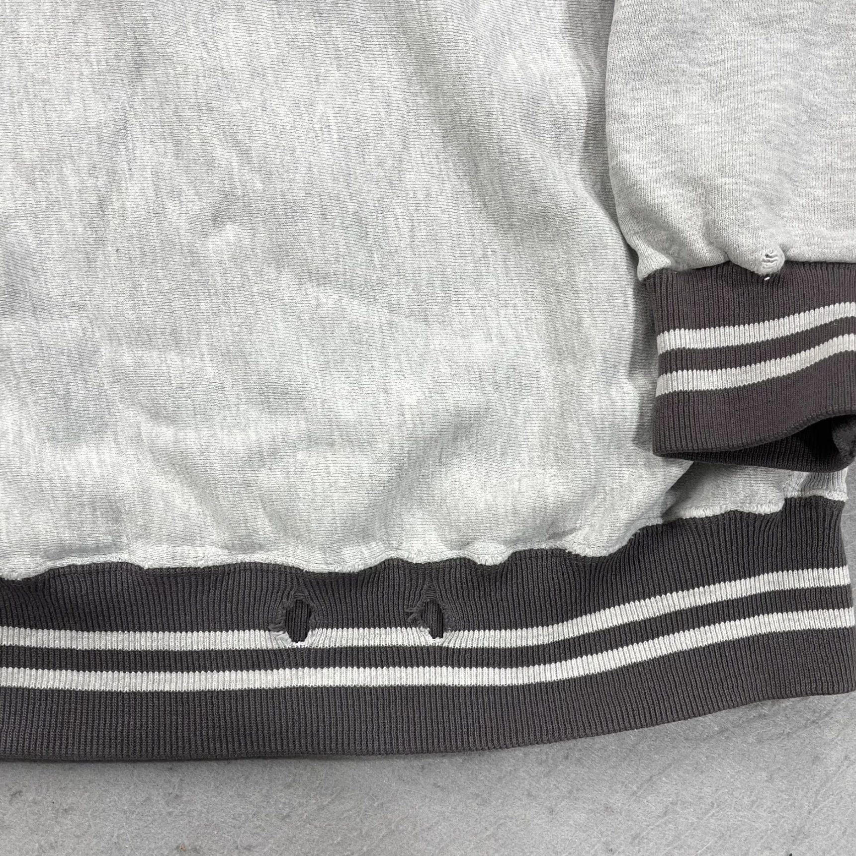 Champion VINTAGE Champion Sweatshirt Mens XL Distressed Gray Reverse Weave Crewneck 90s Size US XL / EU 56 / 4 - 4 Thumbnail