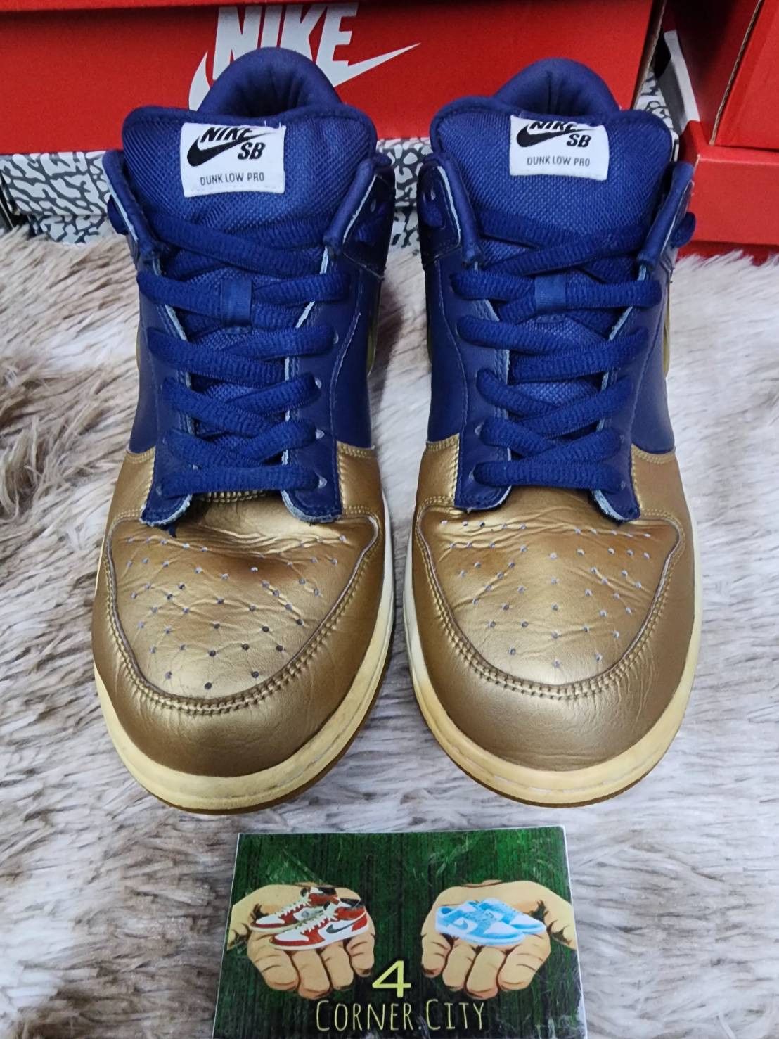 Nike Nike Sb Dunk Low Supreme Metallic Gold Size US 11 / EU 44 - 2 Thumbnail