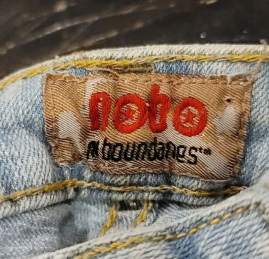 Other Nobo No Boundaries Capri Light Wash Jeans Rhinestone Size 3 Size 26" / US 2 / IT 38 - 2 Thumbnail