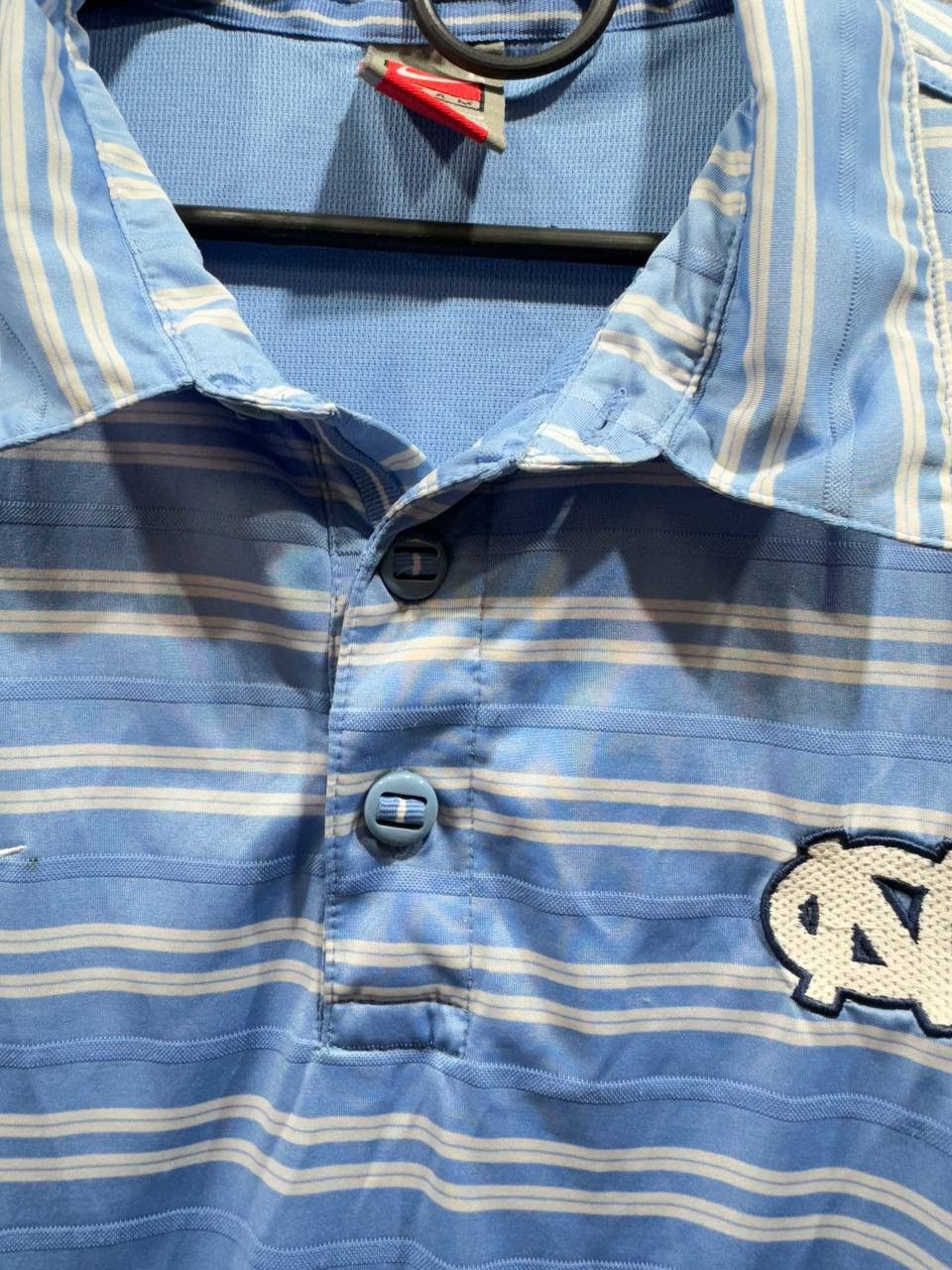 Vintage Nike Team Carolina North Carolina Heels Stadium Striped Polo Size US L / EU 52-54 / 3 - 4 Thumbnail
