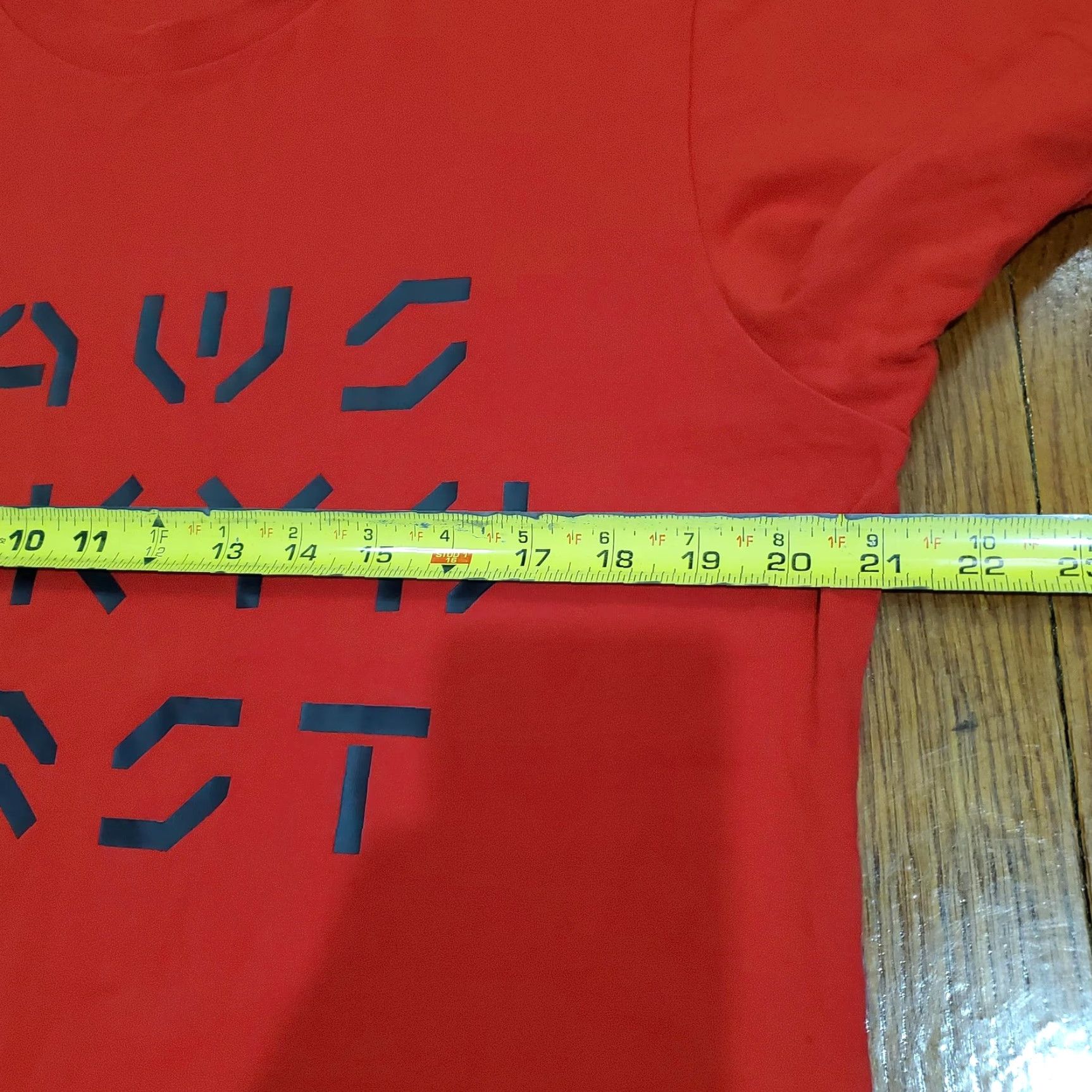 Uniqlo Uniqlo Shirt Mens L Red KAWS TOKYO FIRST UT Collab Graphic Tee Streetwear Size US L / EU 52-54 / 3 - 4 Thumbnail