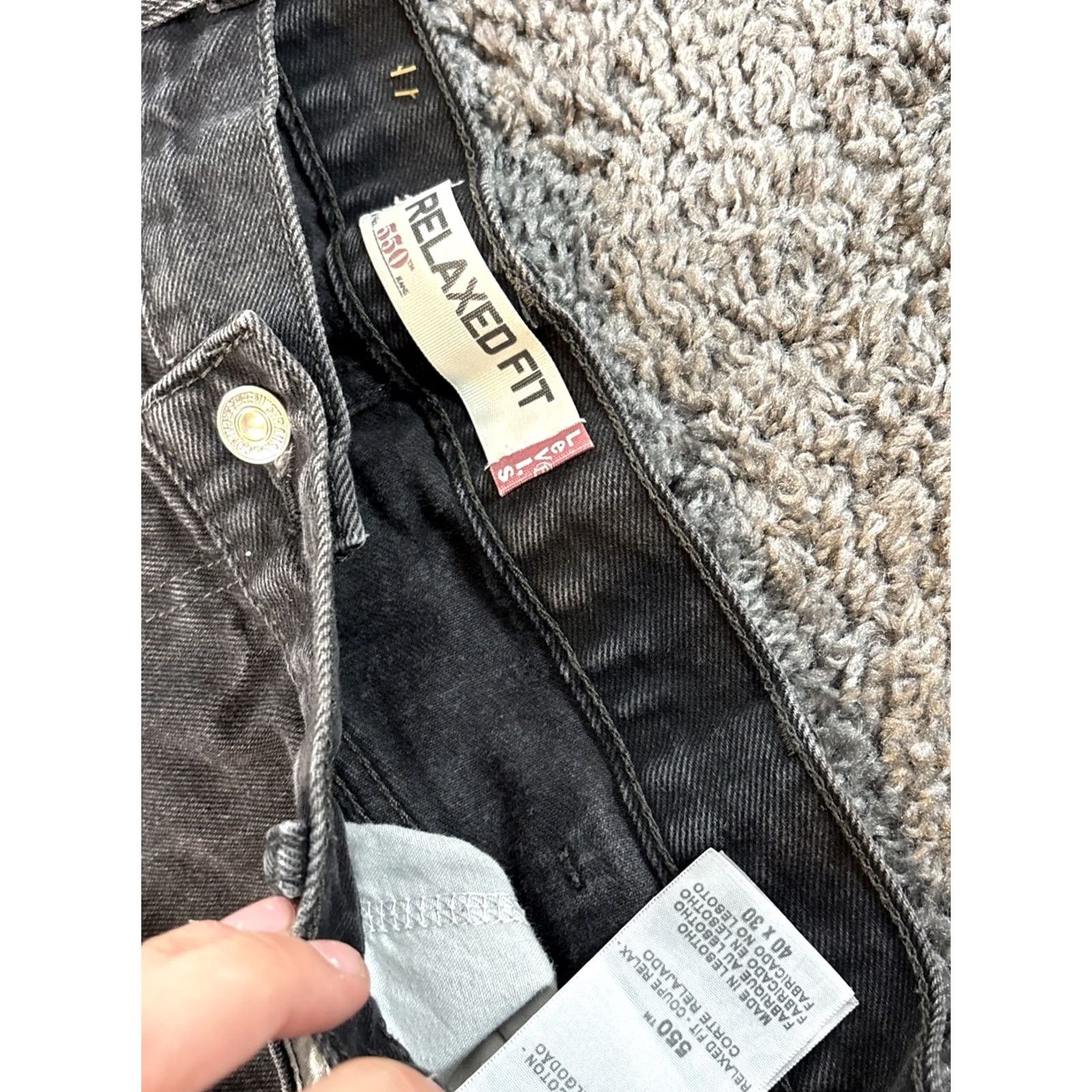 Levi's VINTAGE Levi's 550 Jeans Men's 38x28 Black Distressed Baggy Wide Skate Denim 90s Grunge Mens Size US 38 / EU 54 - 5 Thumbnail