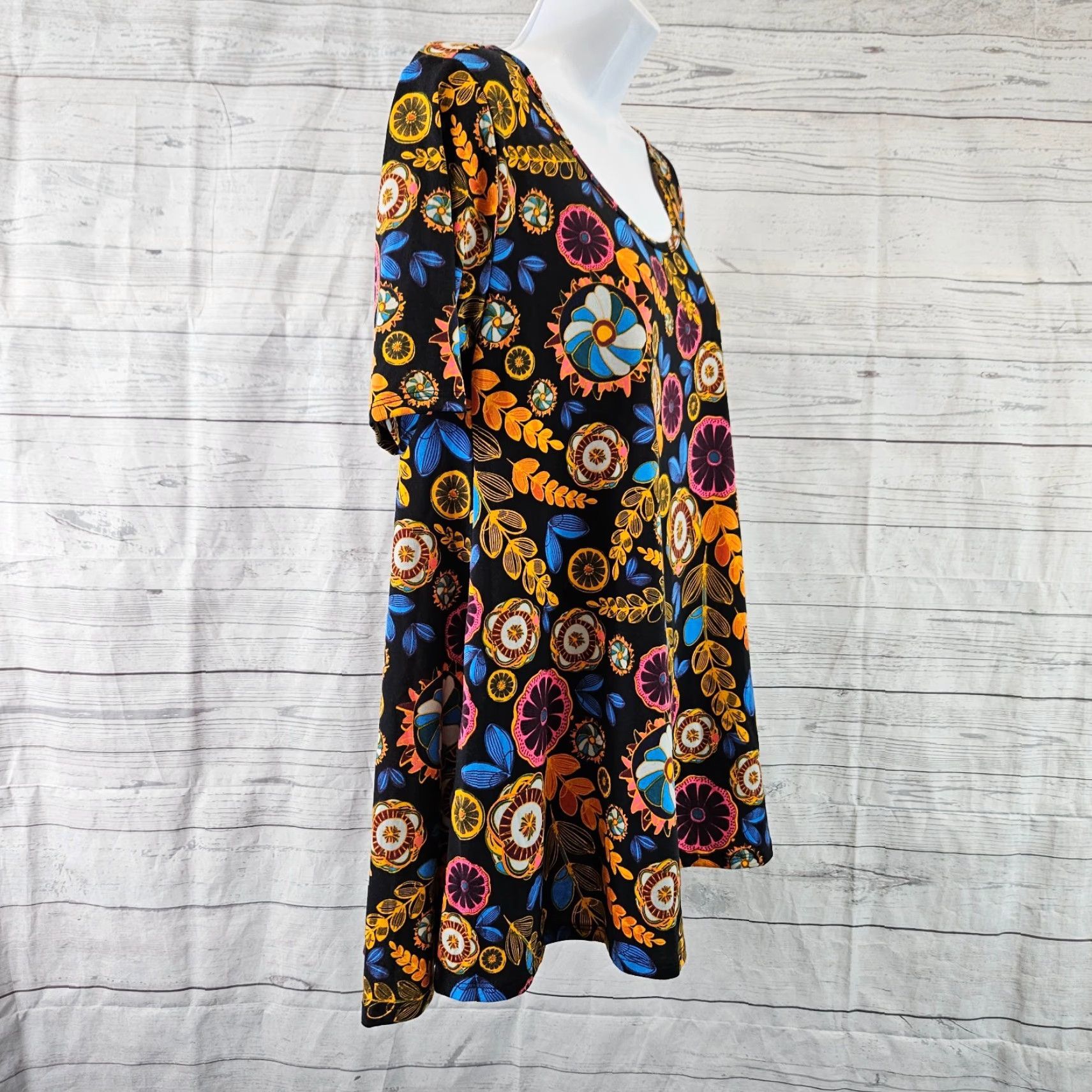 Vintage VINTAGE LuLaRoe Womens Perfect T XS Blue Orange Floral Short Sleeve Size 26" / US 2 / IT 38 - 3 Thumbnail