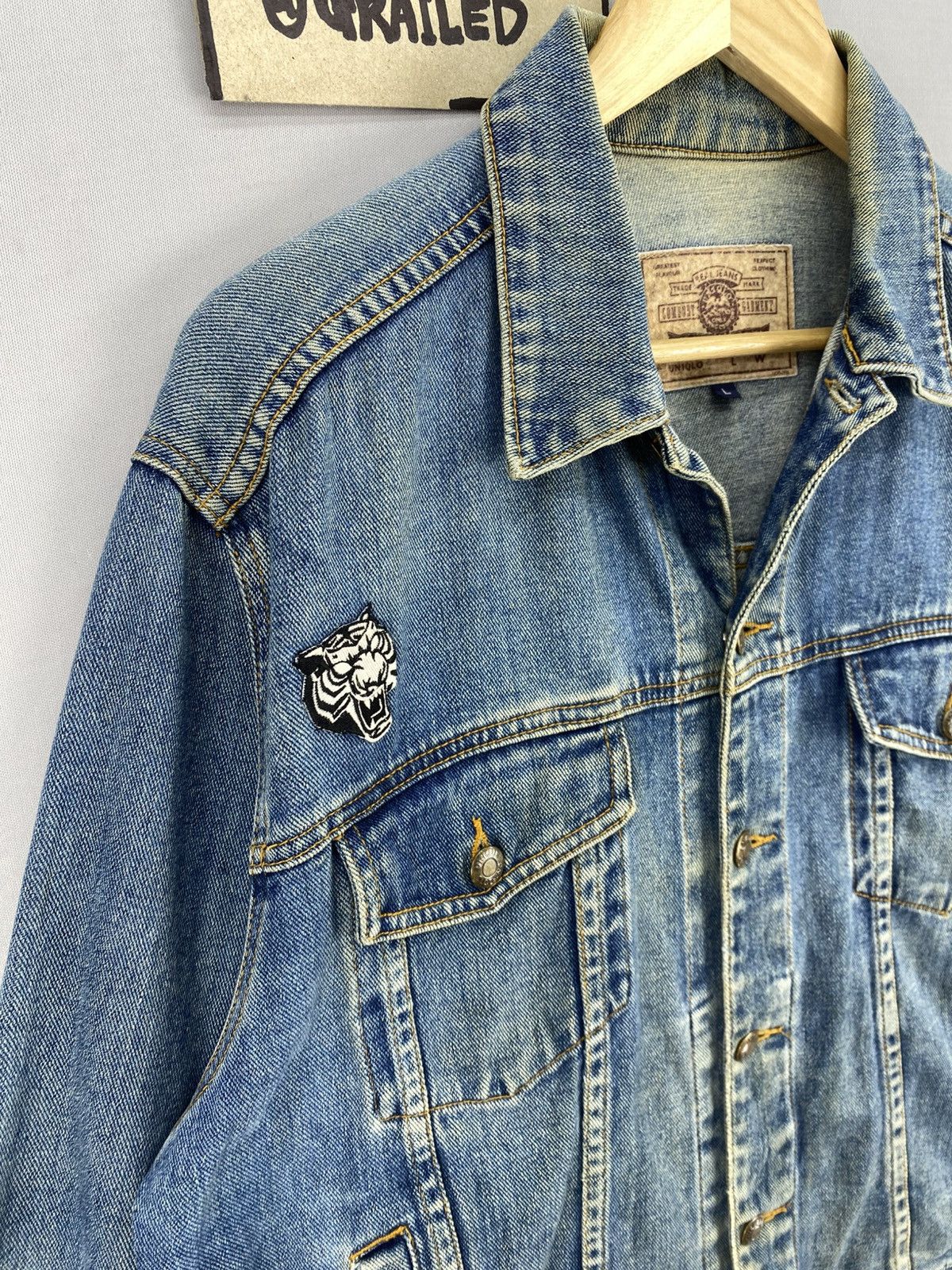 Uniqlo Vintage Uniqlo Trash Denim Trucker Jacket Size US L / EU 52-54 / 3 - 2 Thumbnail