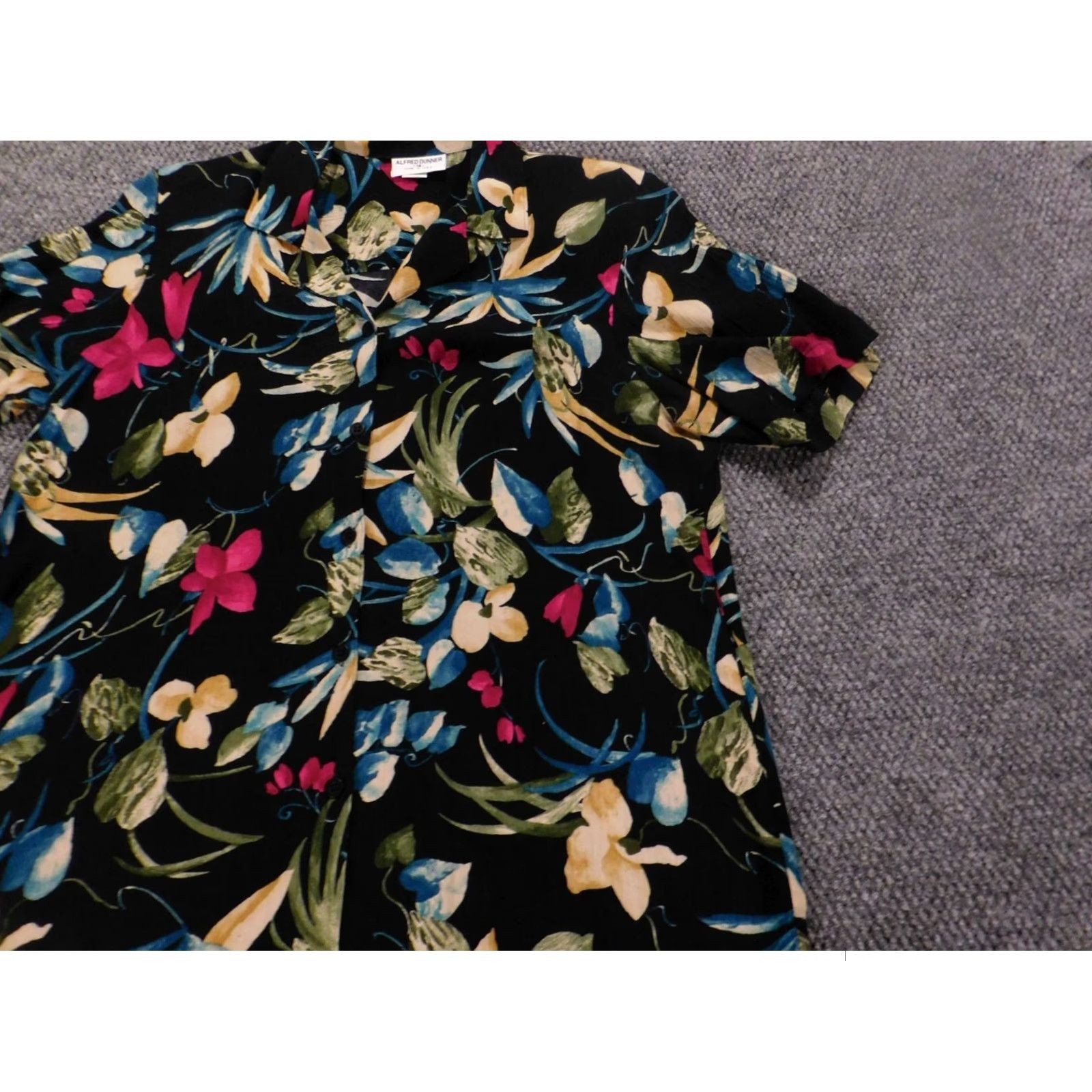 Vintage Alfred Dunner Button-Up Shirt Womens Black Floral Short Sleeve 16 Crew Neck Button Vintage? No, Regular Fit, Polyester, Casual Island Vibes Size XXL / US 16-18 / IT 52-54 - 3 Thumbnail