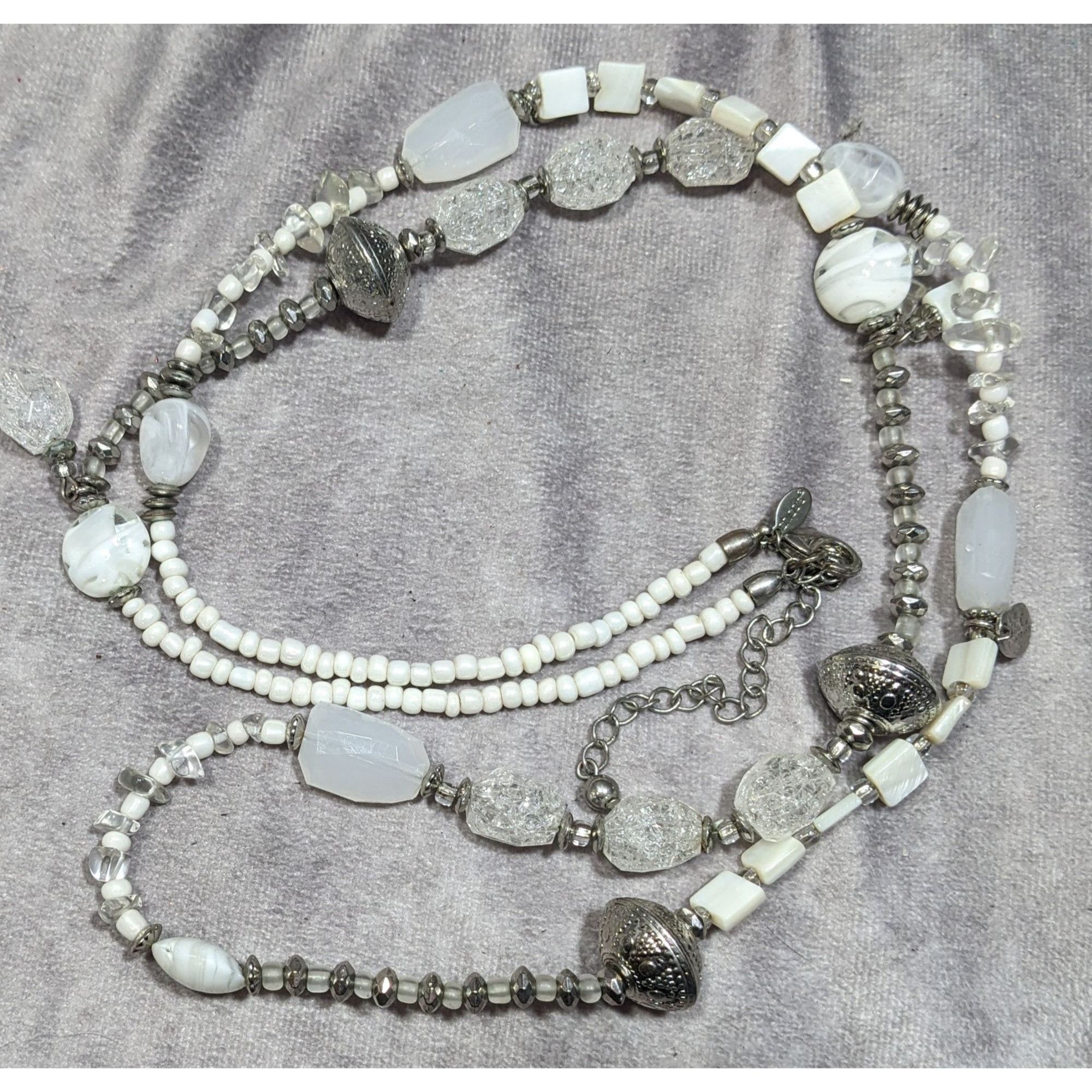 Chicos Chico's Snowy White And Silver Tone Glass And Acrylic Beaded Size ONE SIZE - 6 Thumbnail